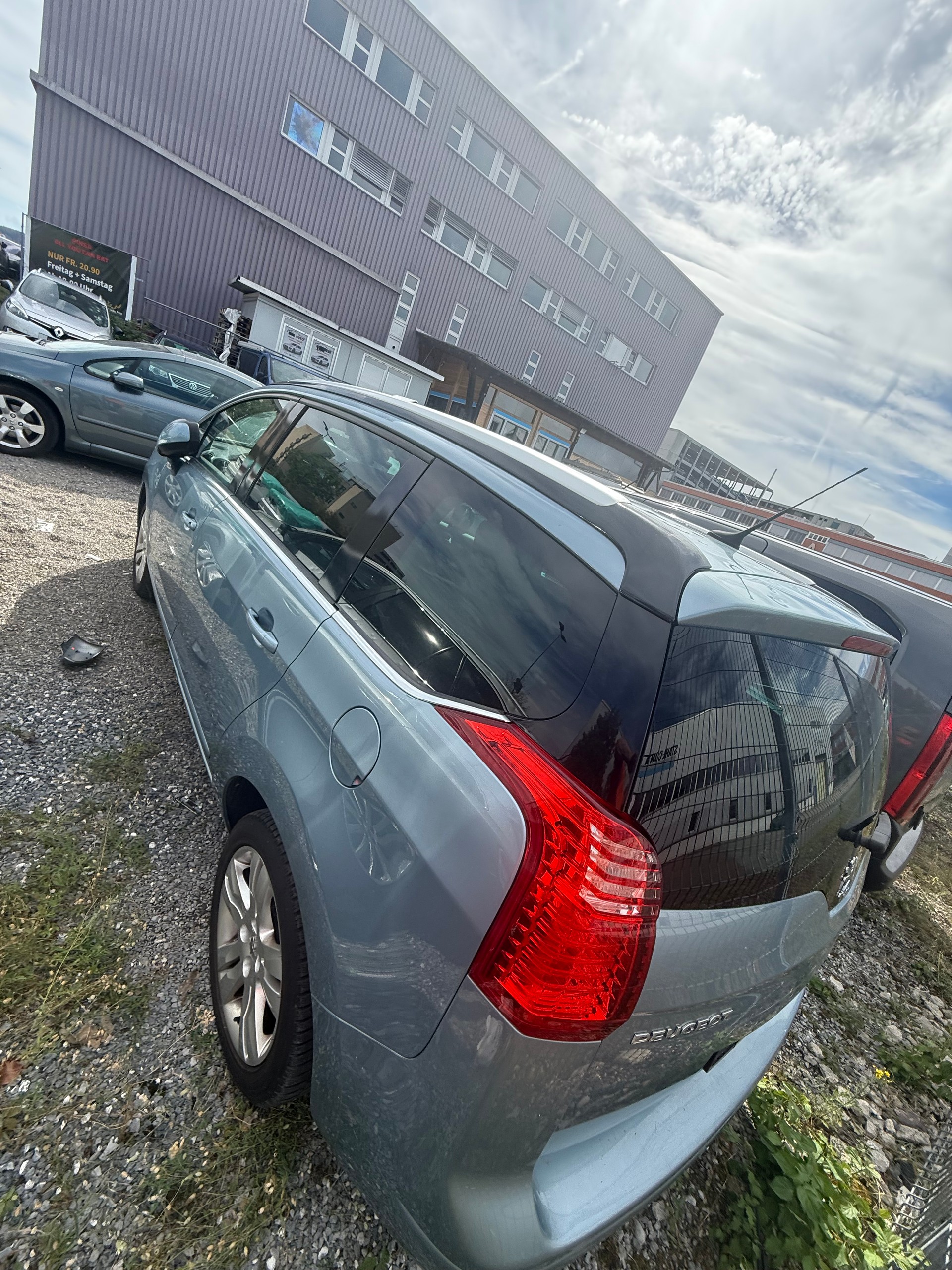 PEUGEOT 5008 1.6 16V T Sport Pack-image-6