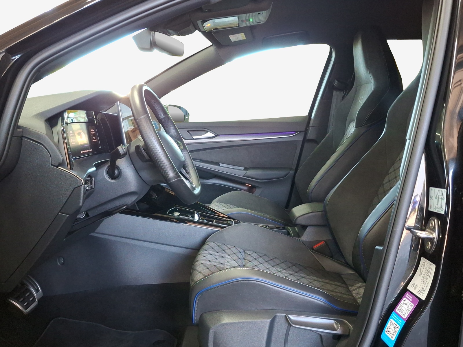 VW Golf 1.5 e TSI mHEV R-Line DSG-image-7