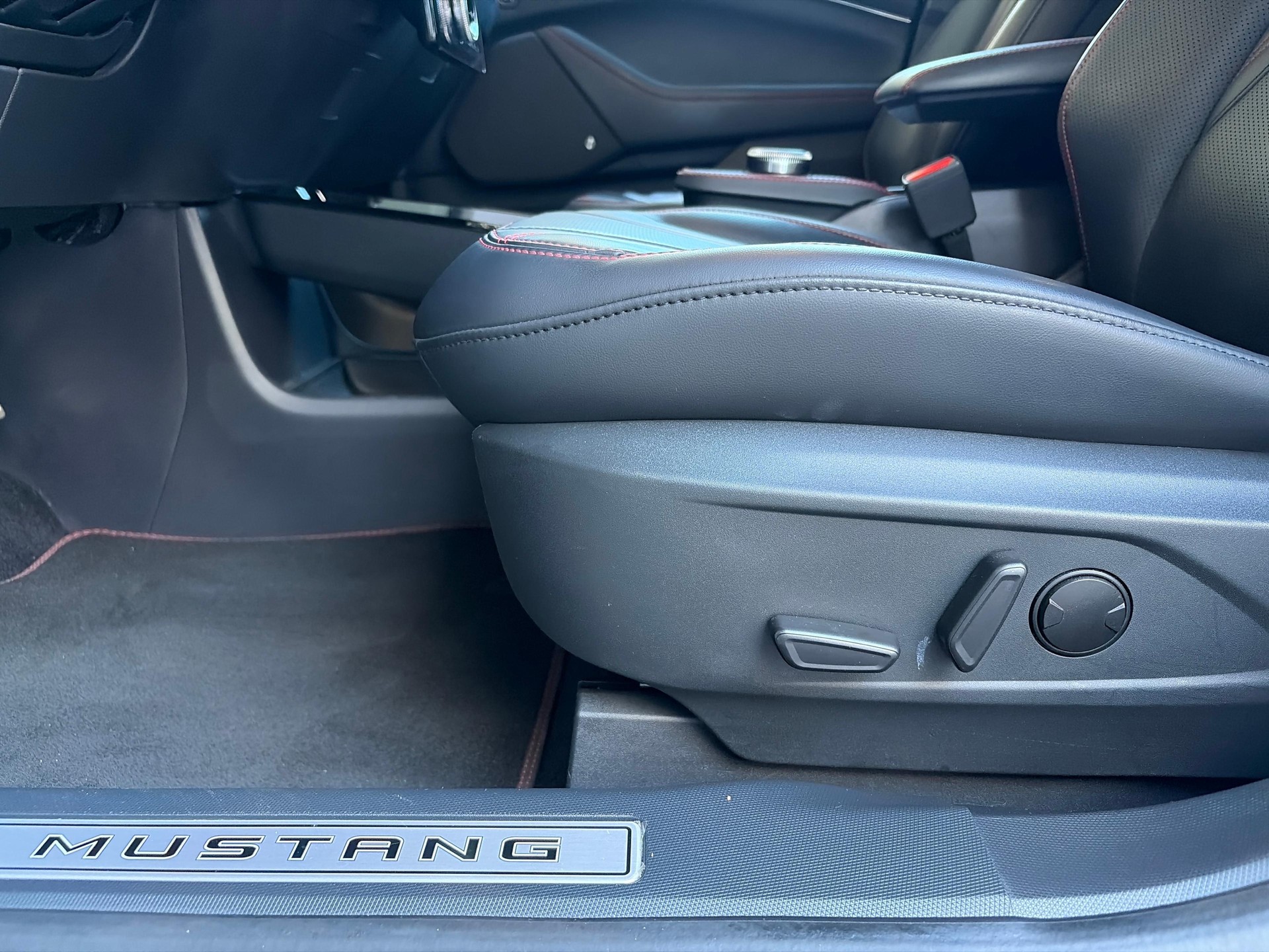 FORD Mustang Mach-E Extended AWD-image-12