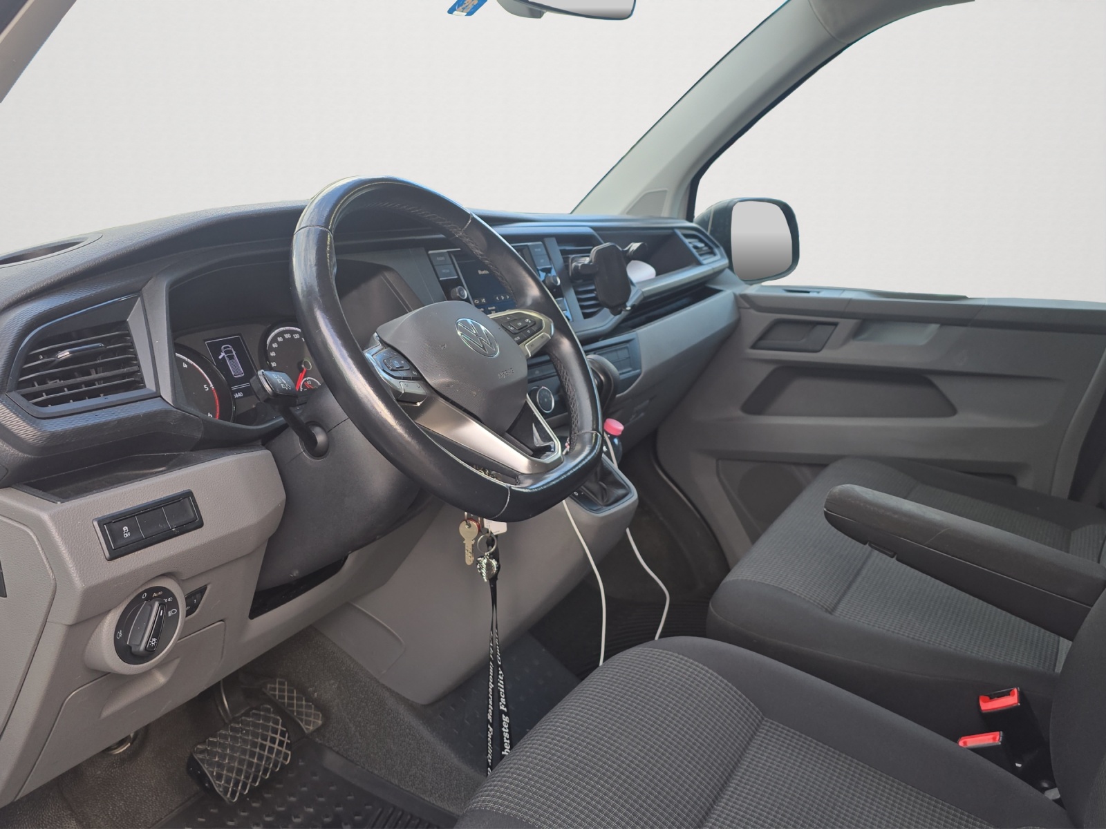 VW T6.1 2.0 TDI 4Motion DSG-image-8