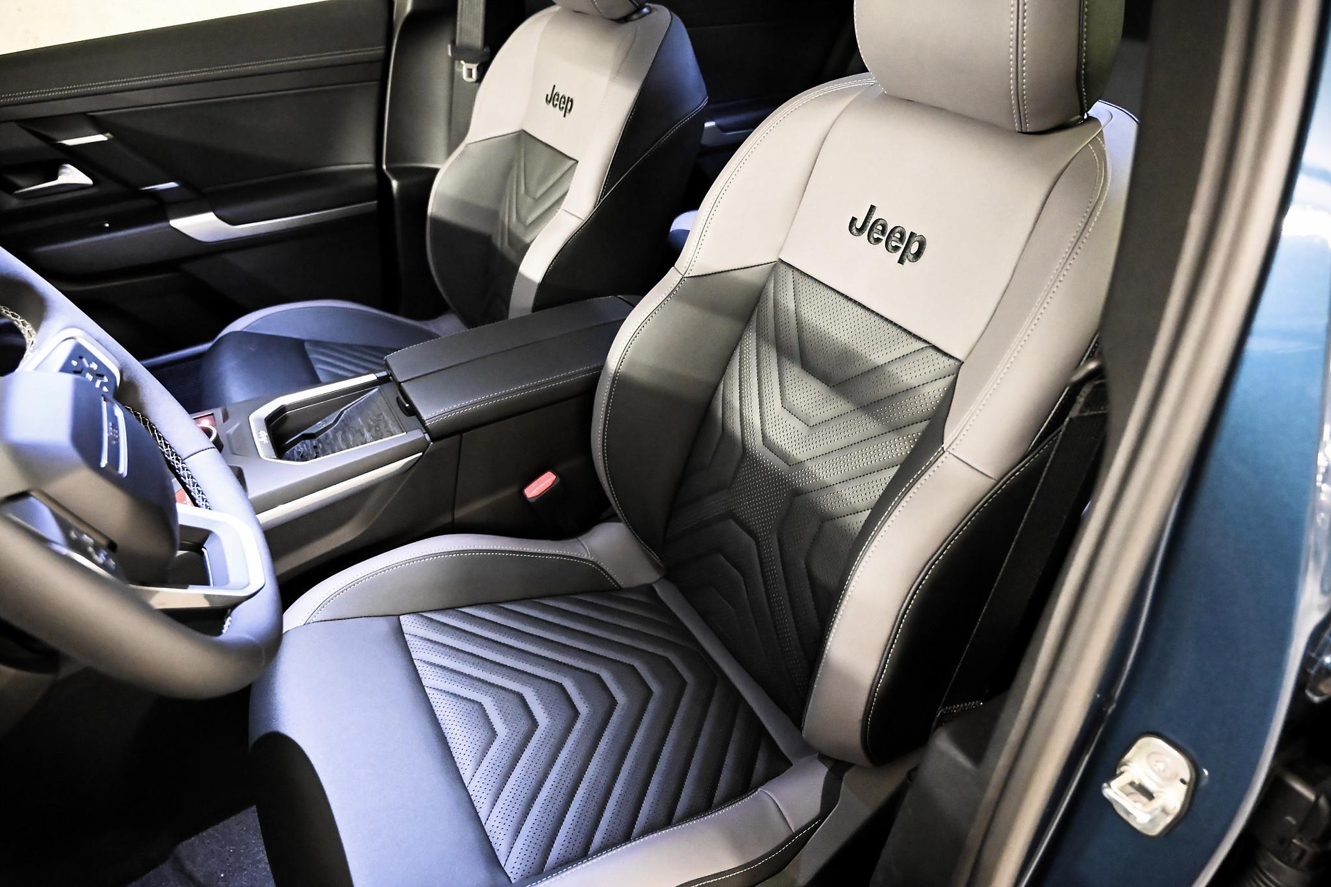 JEEP Compass First Edition-image-16
