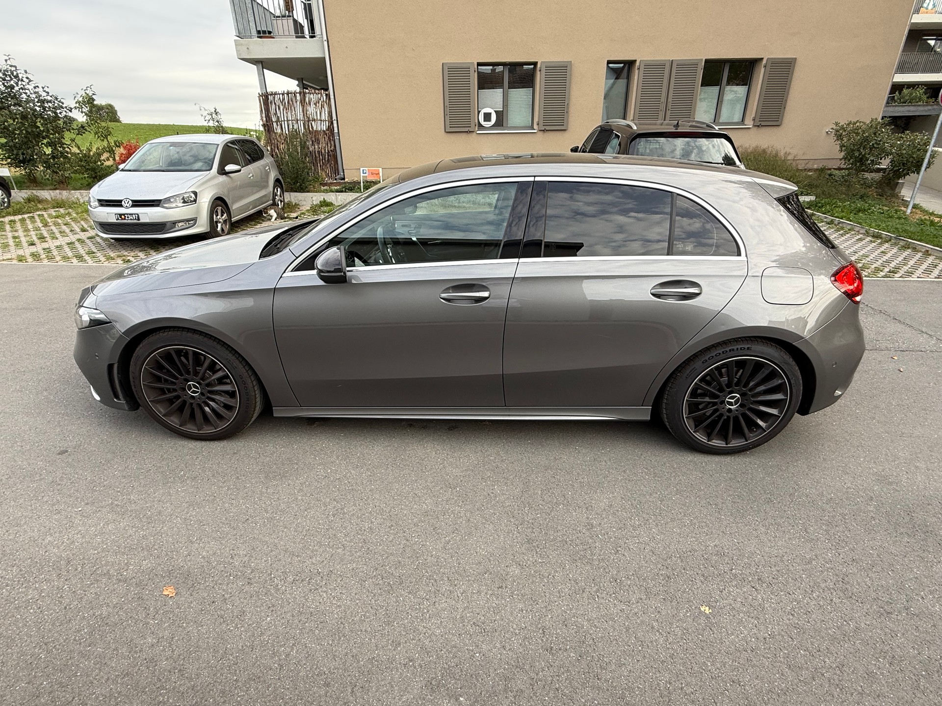 MERCEDES-BENZ A 220 AMG Line 4m-image-2
