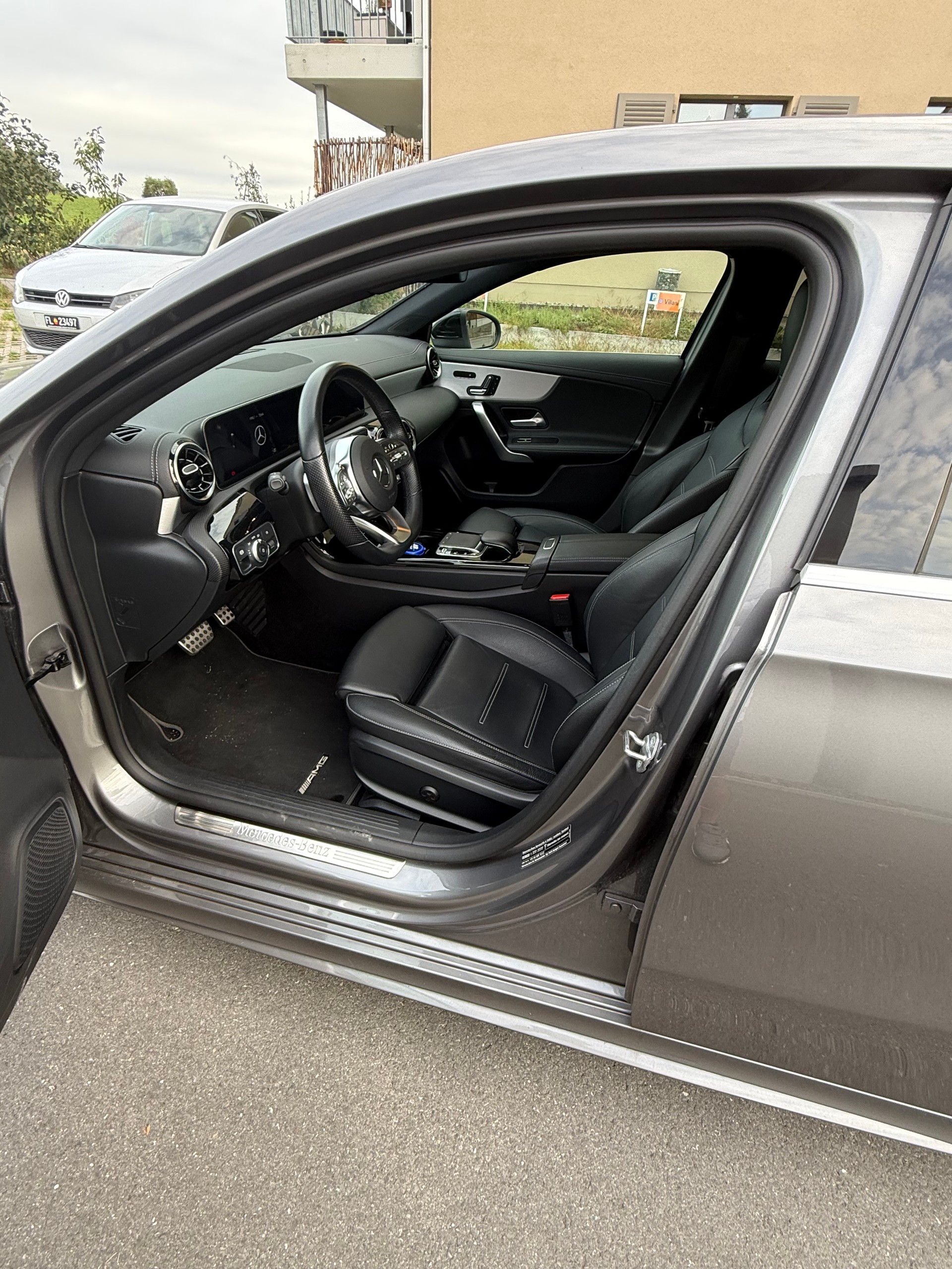 MERCEDES-BENZ A 220 AMG Line 4m-image-4