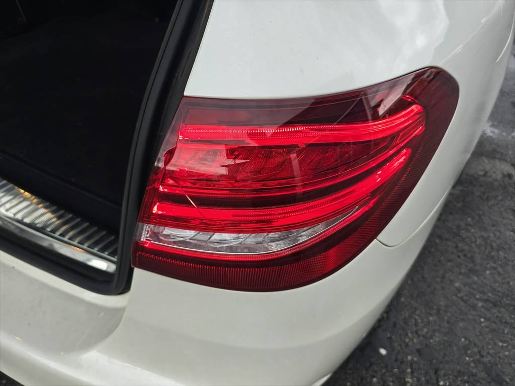MERCEDES-BENZ C 250 d Swiss Star AMG Line 4Matic 9G-Tronic-image-15
