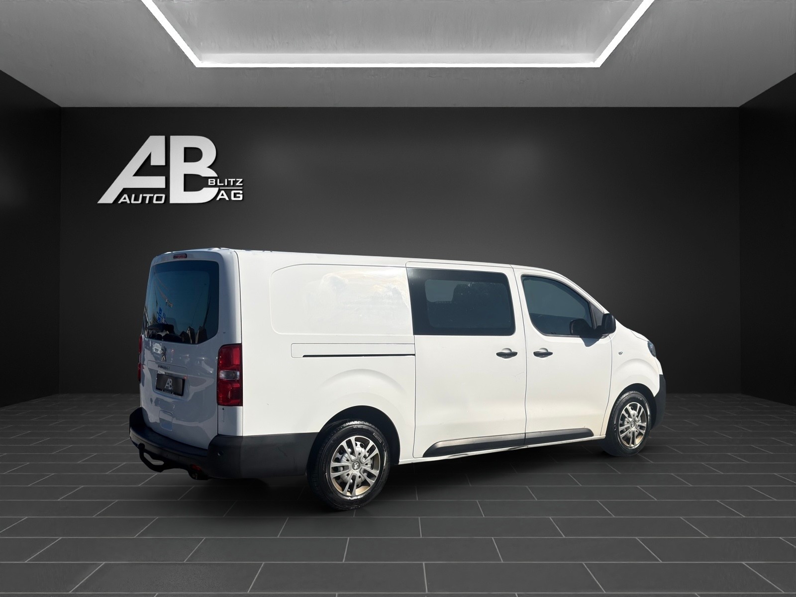 PEUGEOT Expert 2.0 BlueHDi 180 S&S Allure Long EAT8 mit 177 PS * 3-Plätzer *-image-4