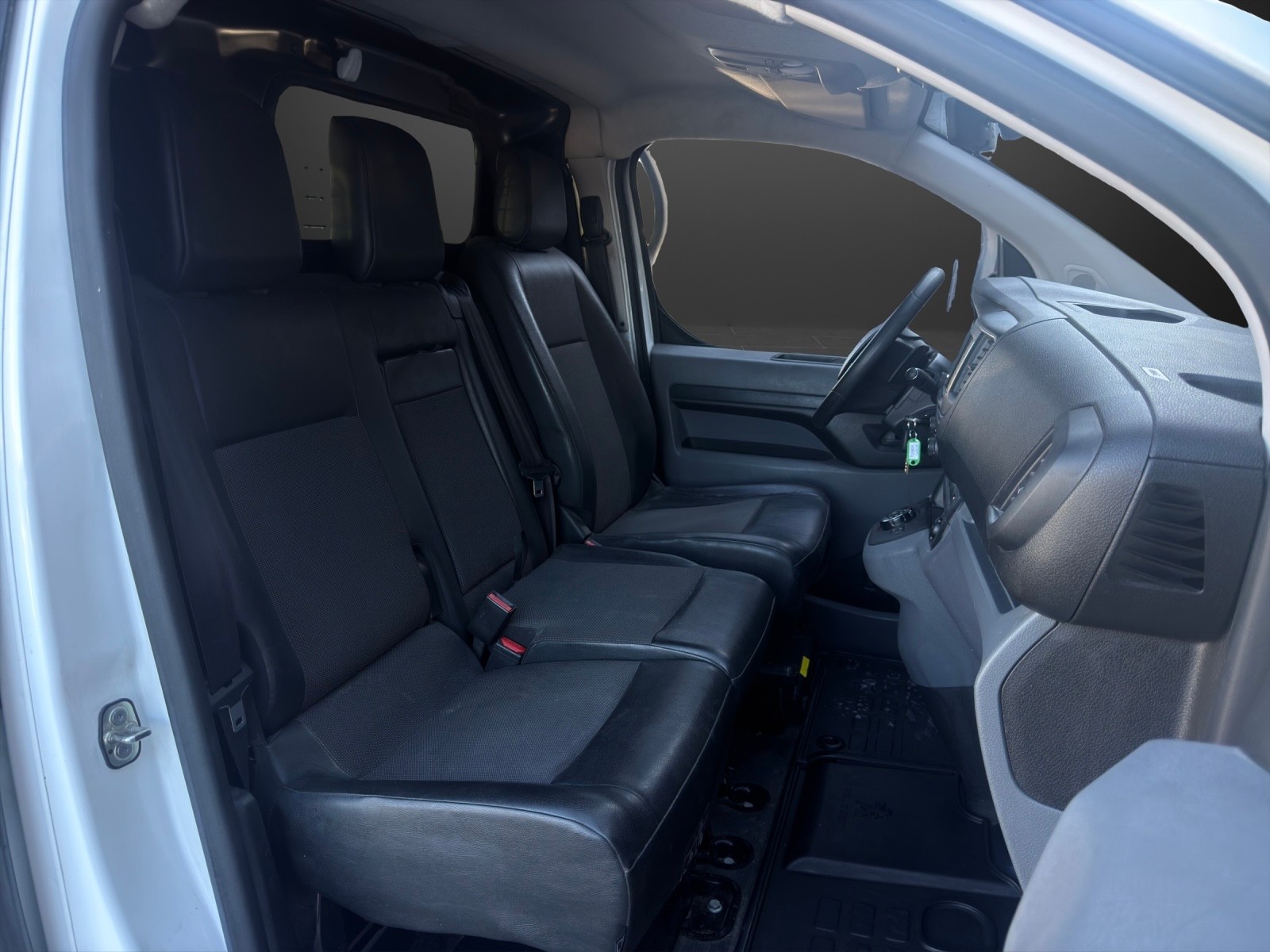 PEUGEOT Expert 2.0 BlueHDi 180 S&S Allure Long EAT8 mit 177 PS * 3-Plätzer *-image-7