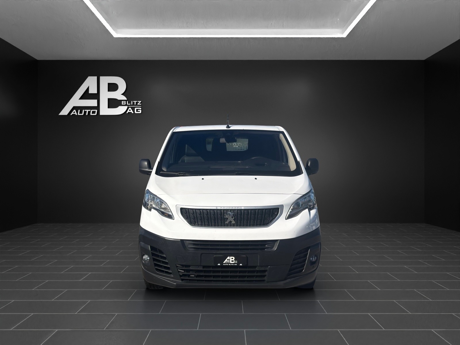 PEUGEOT Expert 2.0 BlueHDi 180 S&S Allure Long EAT8 mit 177 PS * 3-Plätzer *-image-0
