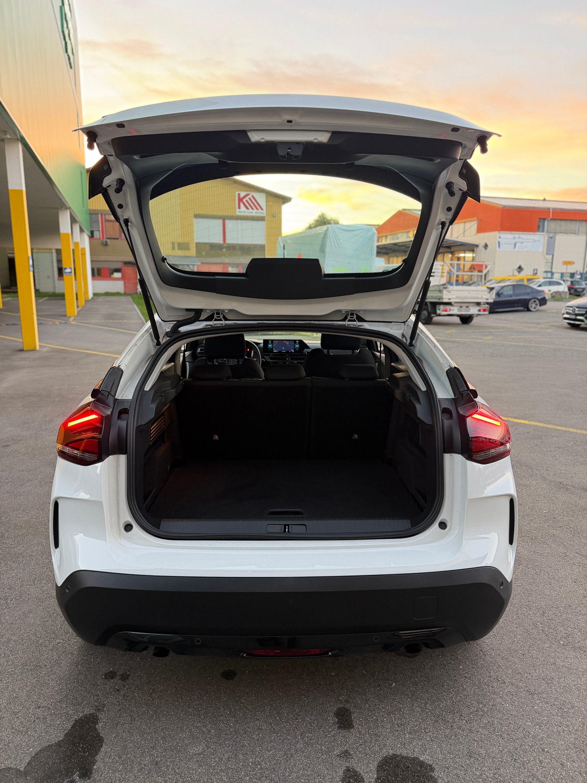 CITROEN C4 1.2 Pure Tech Swiss Edition EAT8-image-14