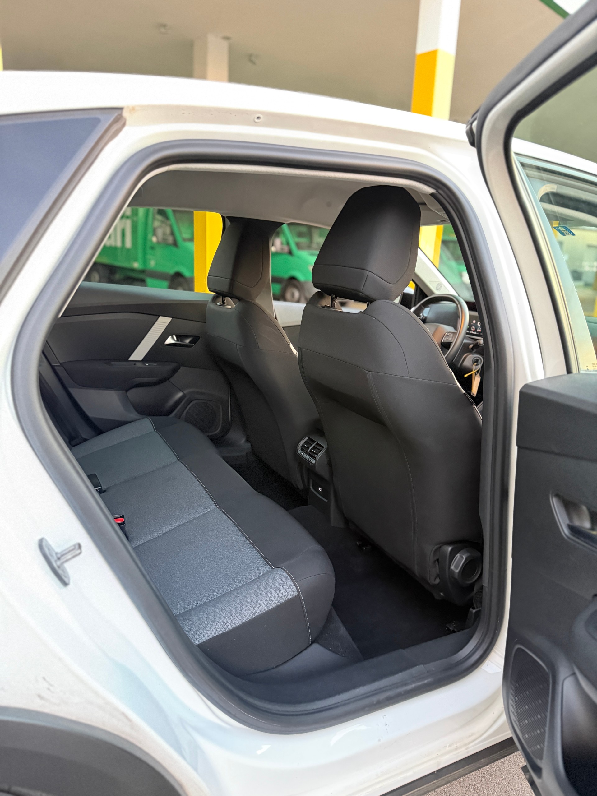 CITROEN C4 1.2 Pure Tech Swiss Edition EAT8-image-13