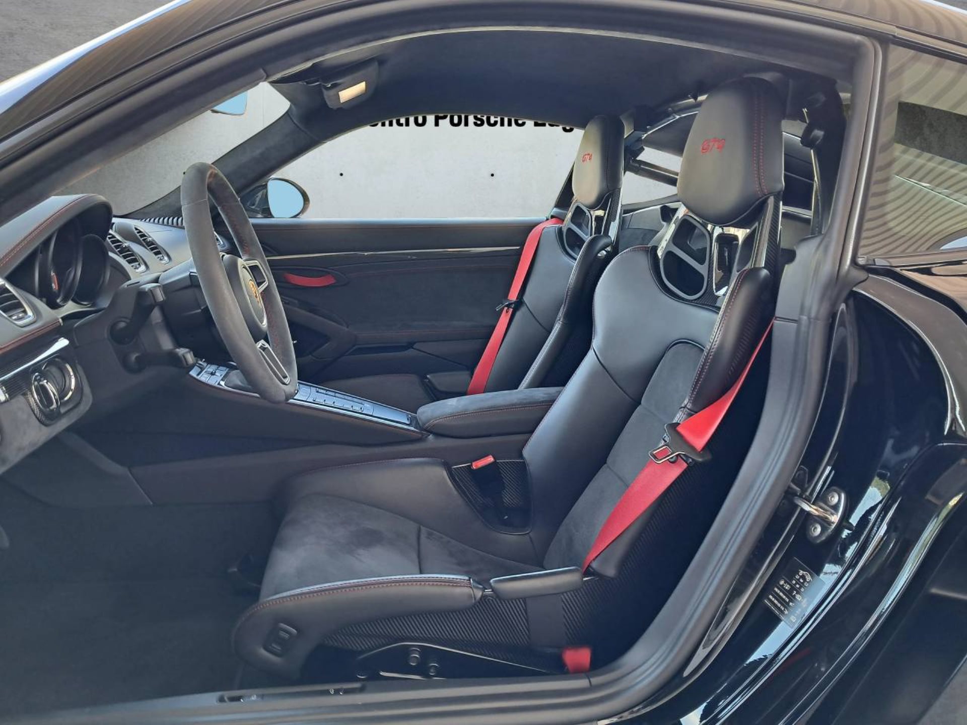 PORSCHE 718 Cayman GT4-image-3