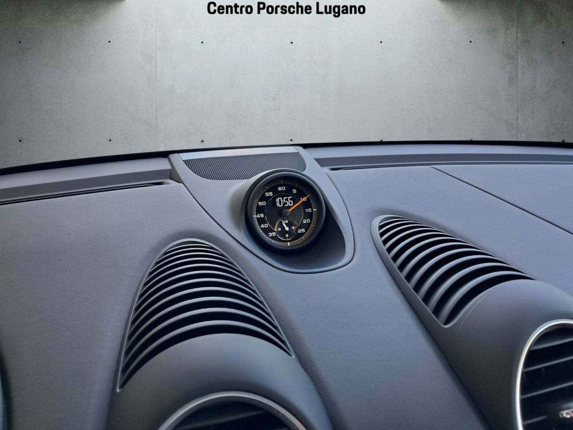 PORSCHE 718 Cayman GT4-image-25