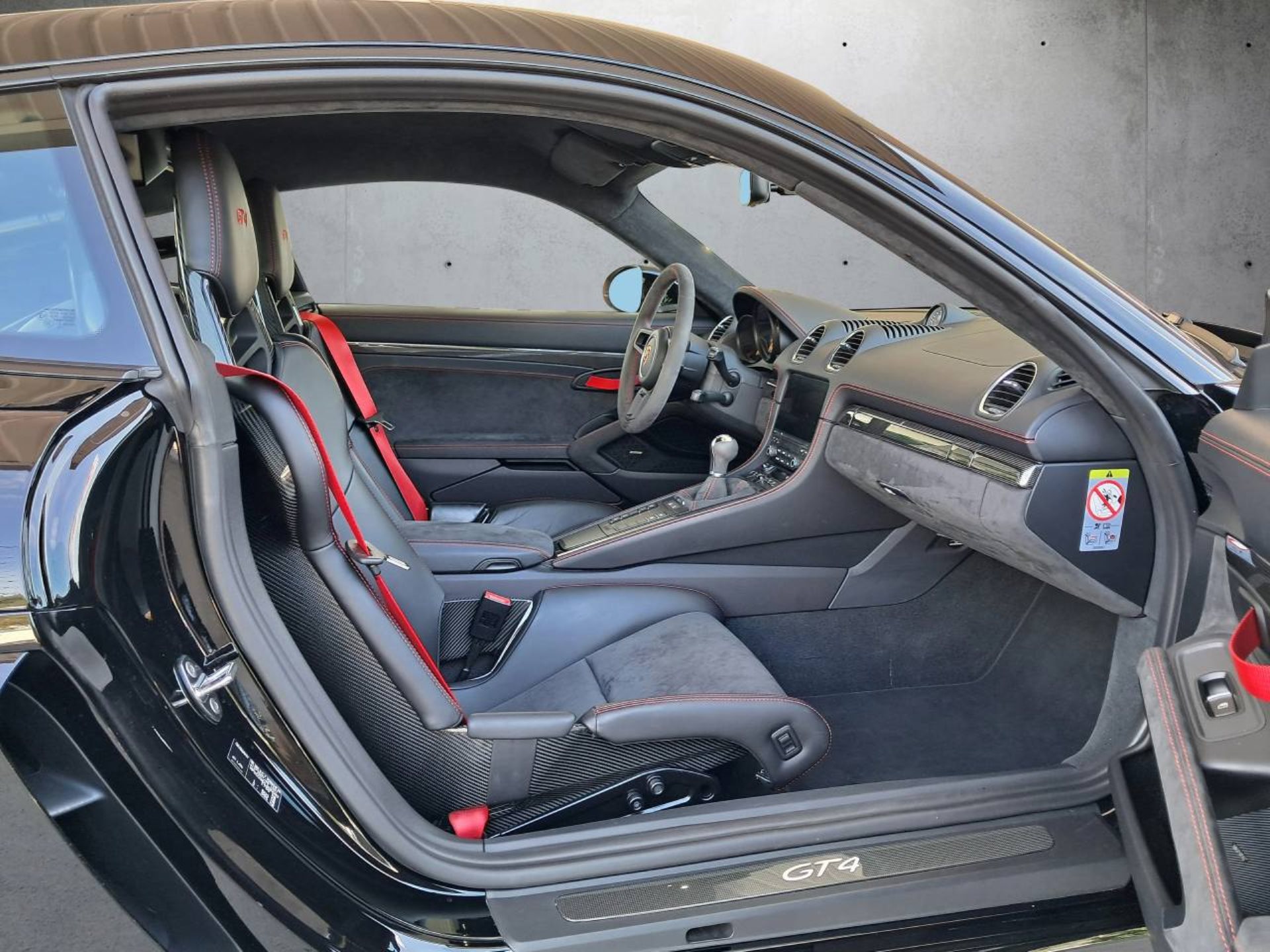 PORSCHE 718 Cayman GT4-image-13
