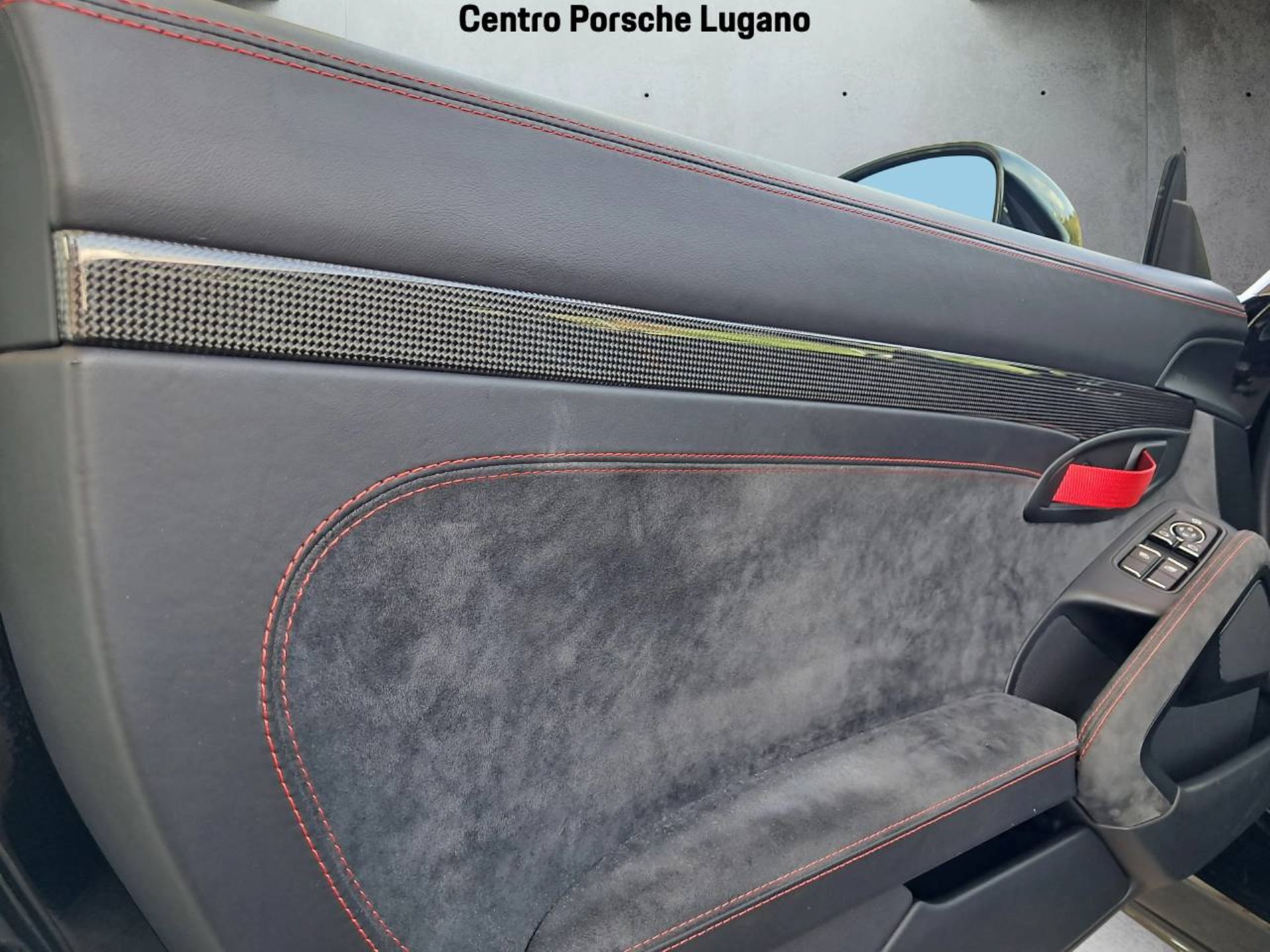 PORSCHE 718 Cayman GT4-image-28
