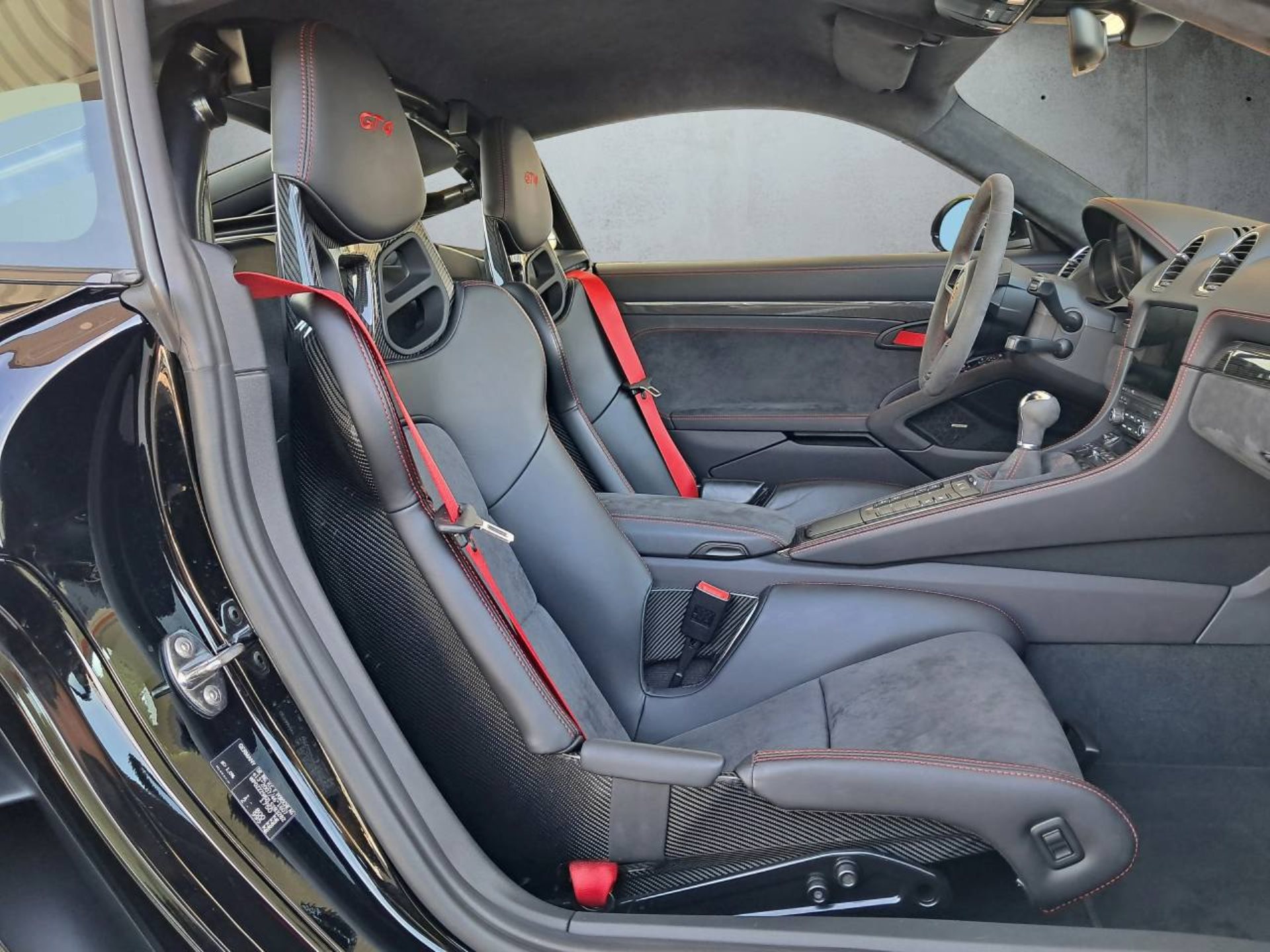 PORSCHE 718 Cayman GT4-image-14