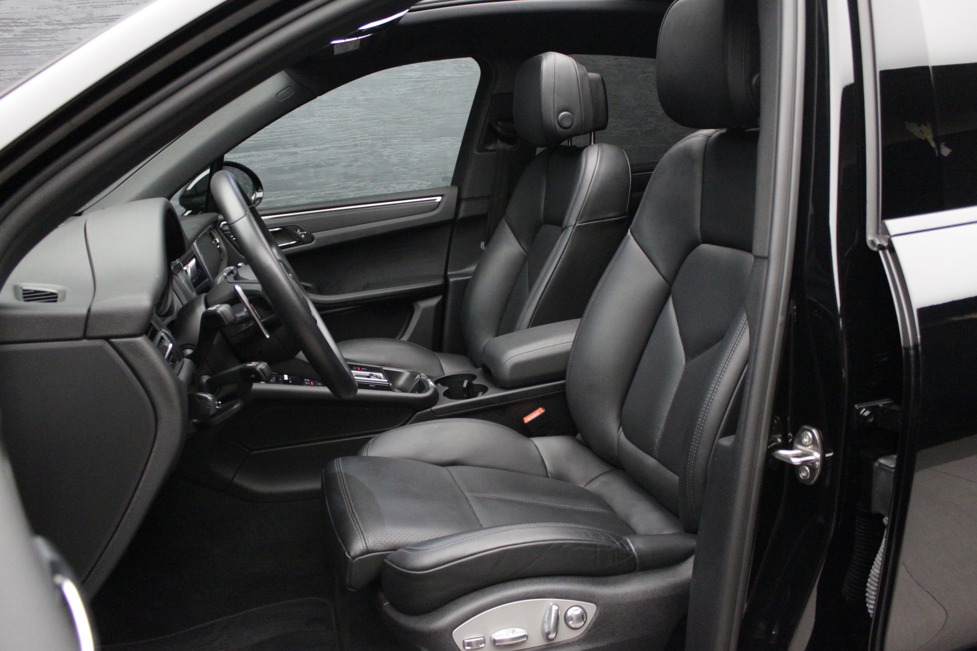 PORSCHE Macan PDK-image-17