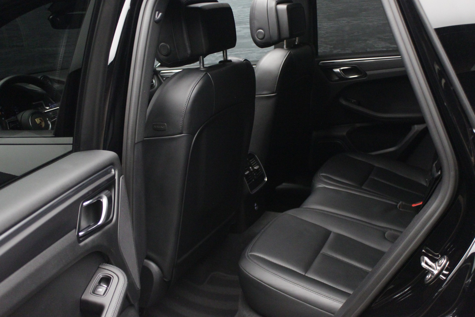PORSCHE Macan PDK-image-19