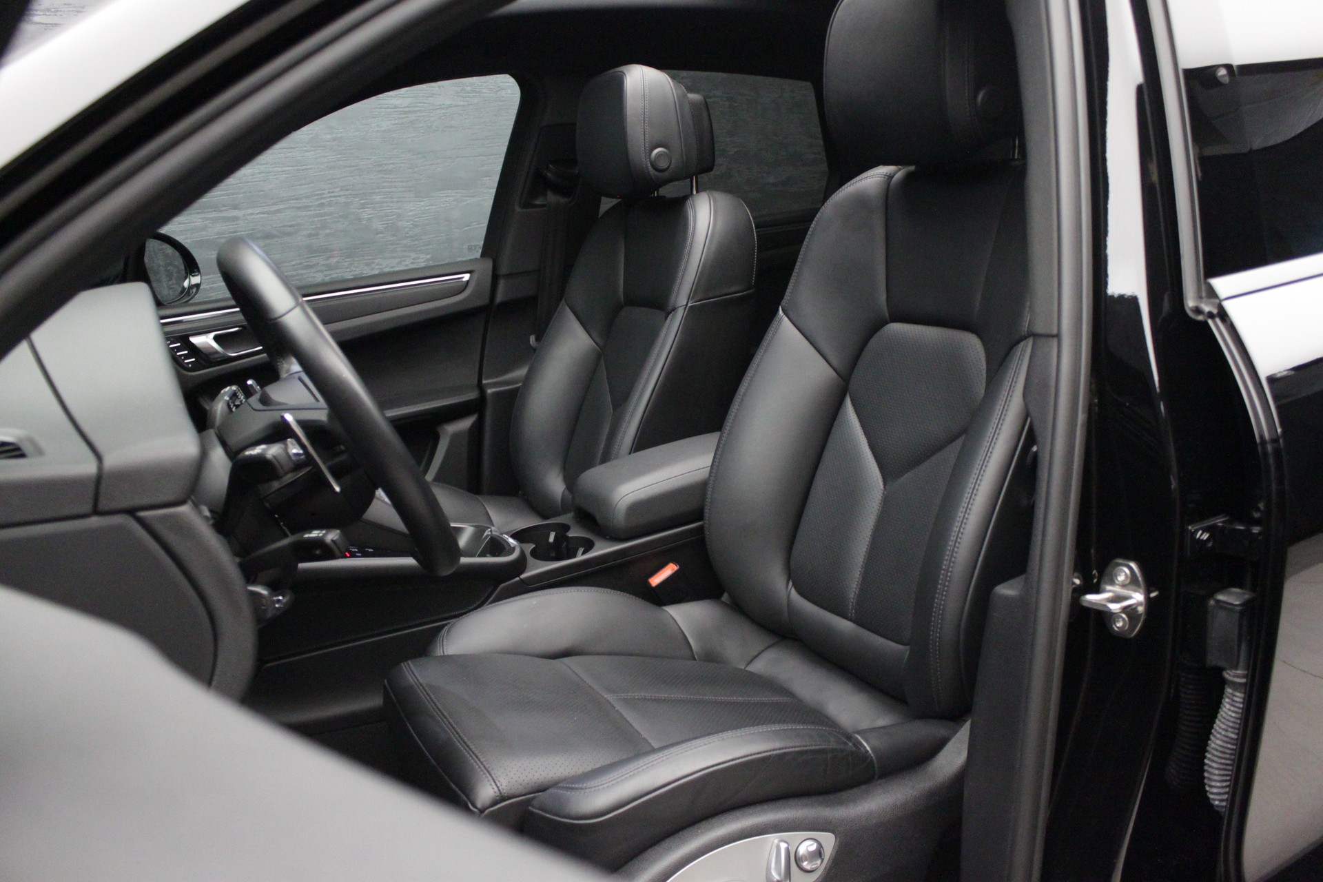 PORSCHE Macan PDK-image-18