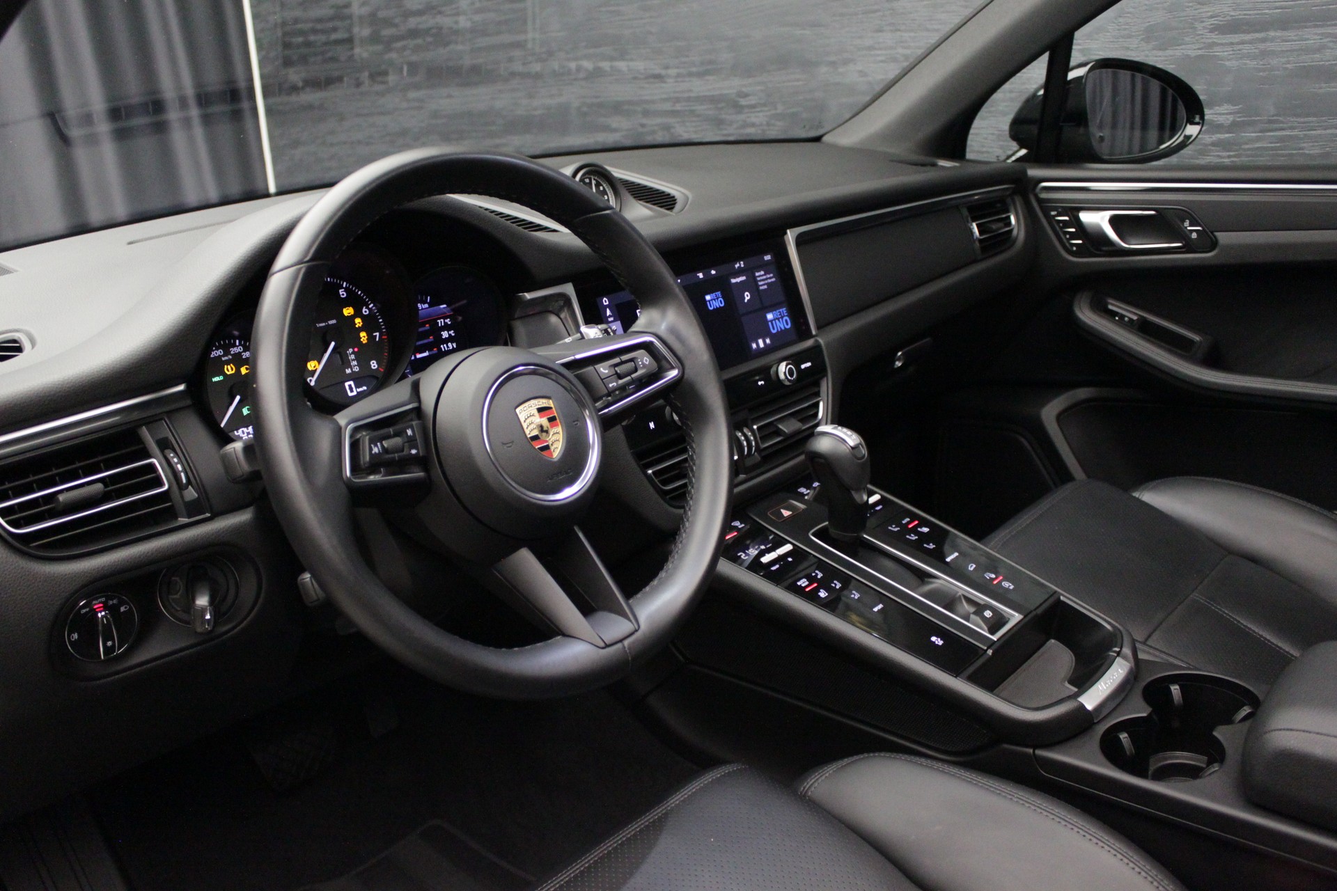 PORSCHE Macan PDK-image-25