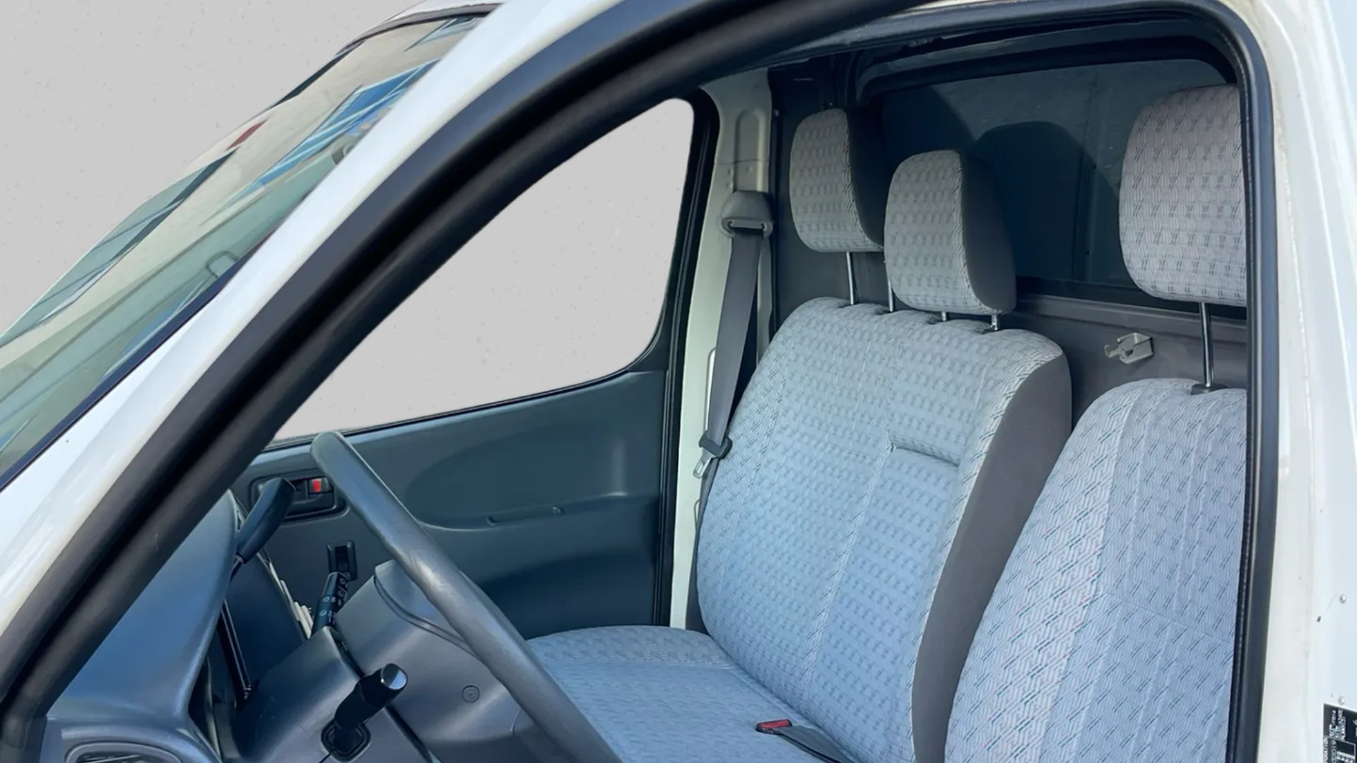TOYOTA Hiace D-4D A/T LWB Van-image-10