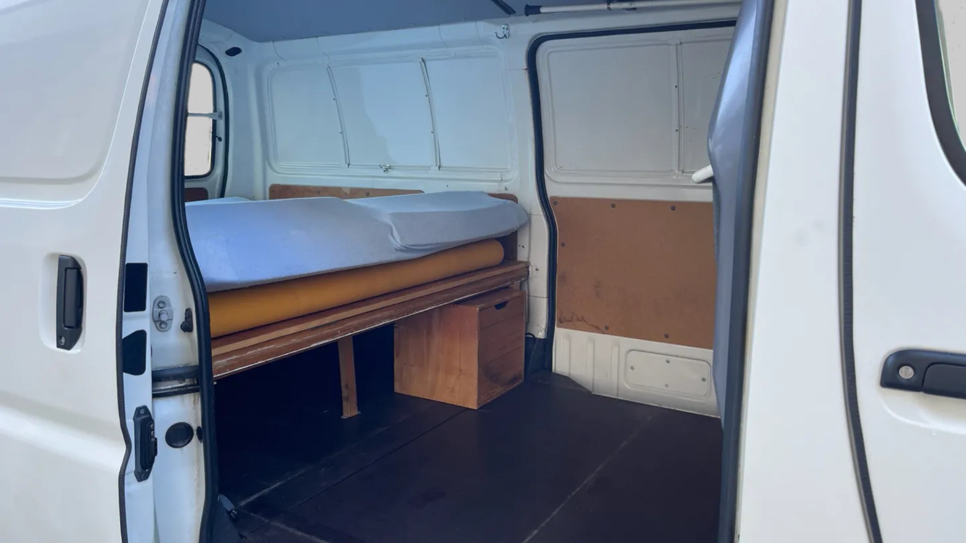 TOYOTA Hiace D-4D A/T LWB Van-image-28