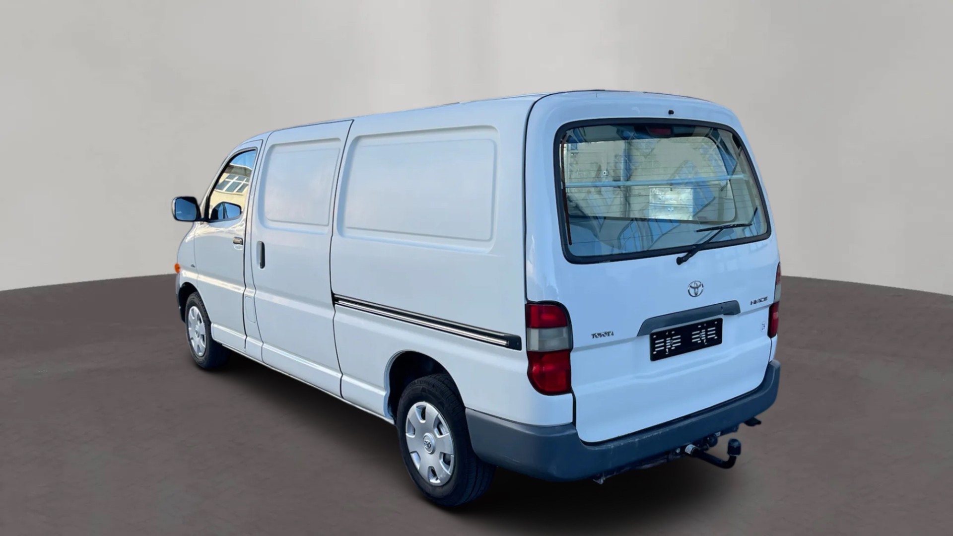 TOYOTA Hiace D-4D A/T LWB Van-image-7