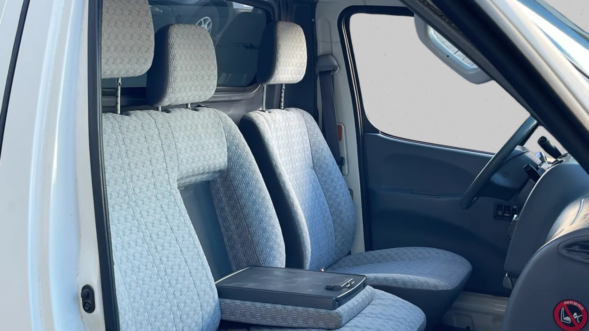 TOYOTA Hiace D-4D A/T LWB Van-image-20
