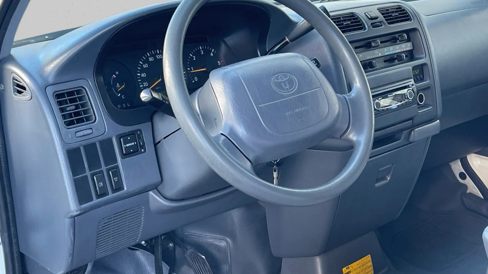 TOYOTA Hiace D-4D A/T LWB Van-image-11