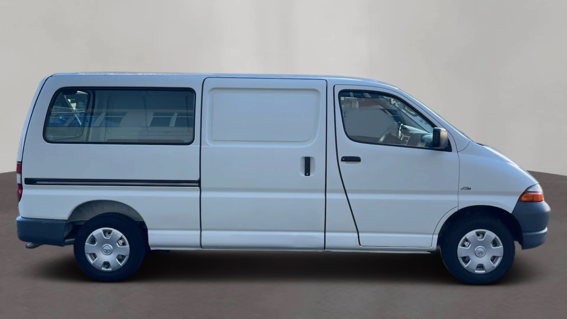 TOYOTA Hiace D-4D A/T LWB Van-image-4