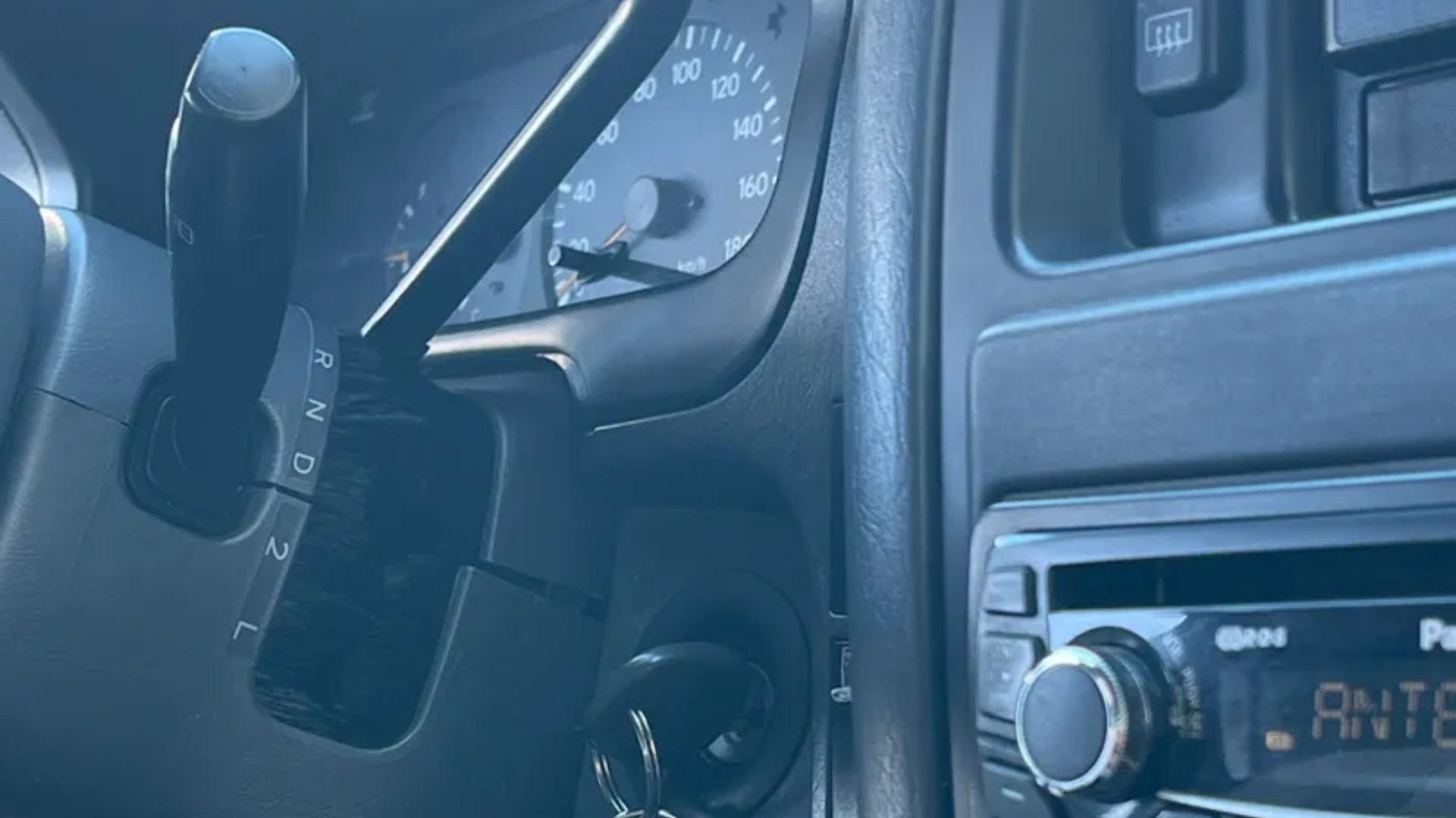 TOYOTA Hiace D-4D A/T LWB Van-image-14