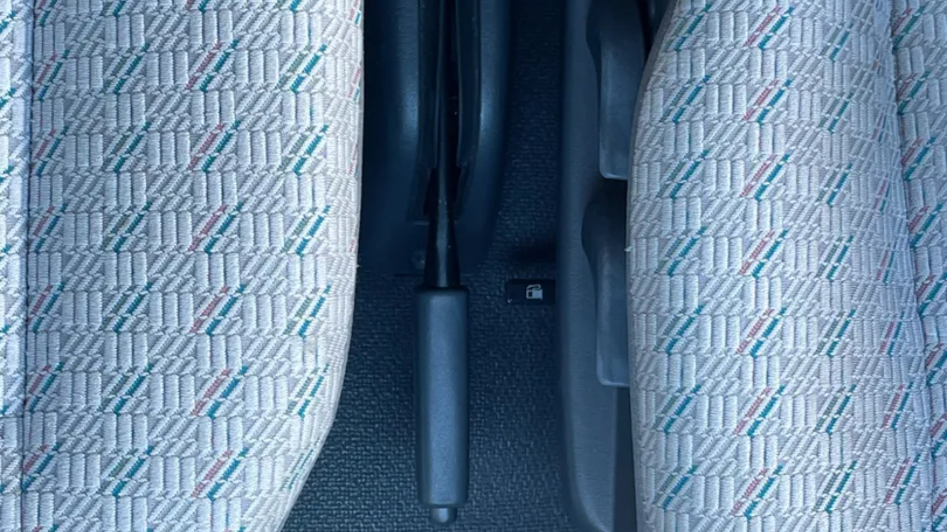 TOYOTA Hiace D-4D A/T LWB Van-image-23