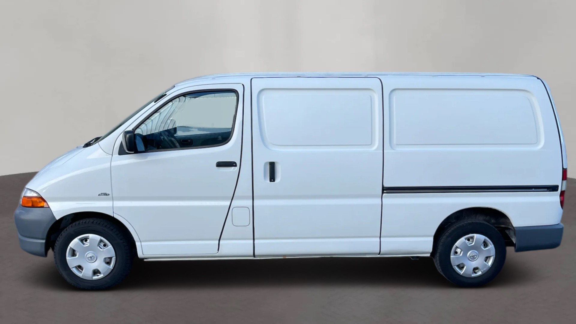 TOYOTA Hiace D-4D A/T LWB Van-image-3
