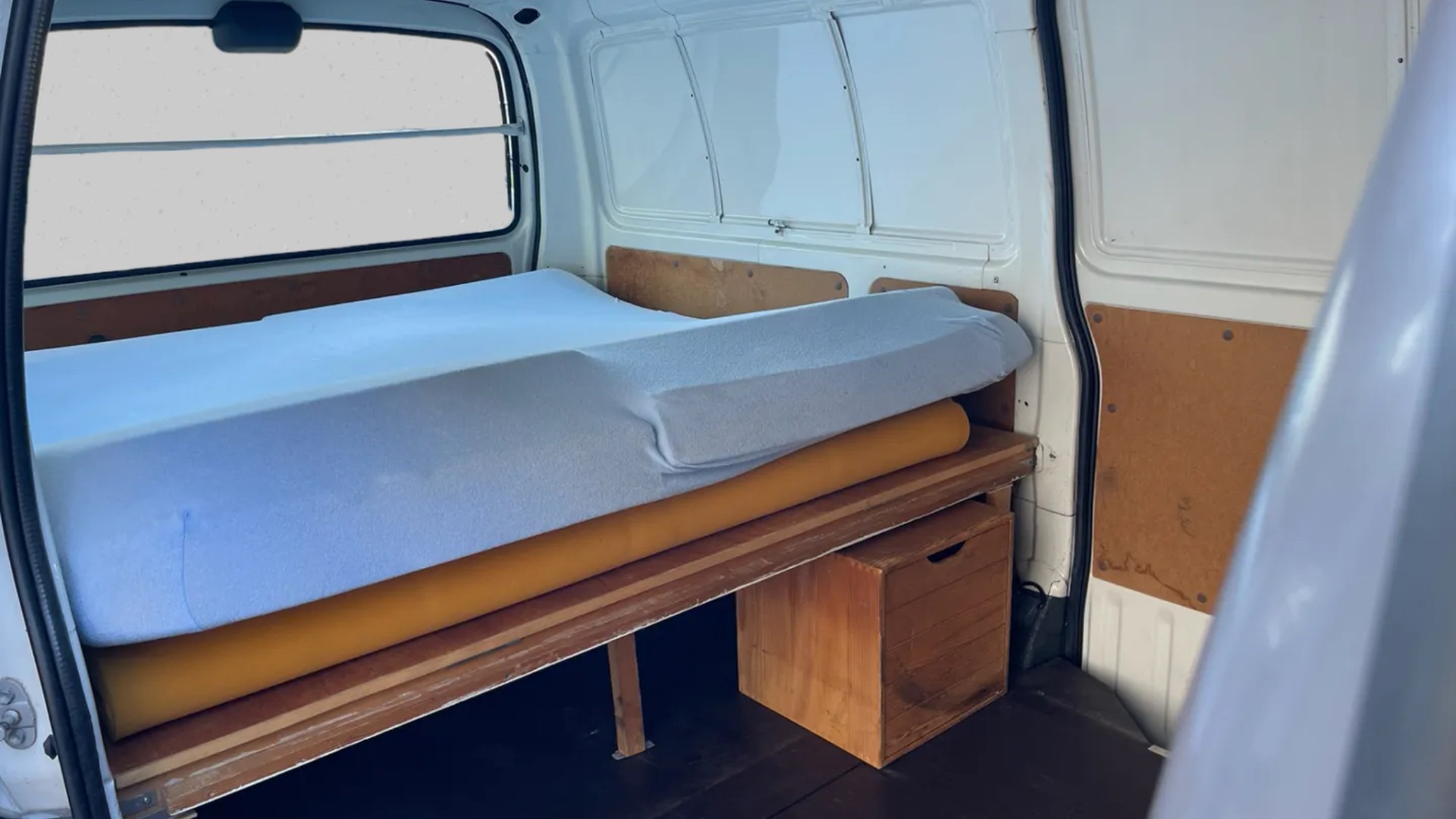 TOYOTA Hiace D-4D A/T LWB Van-image-27