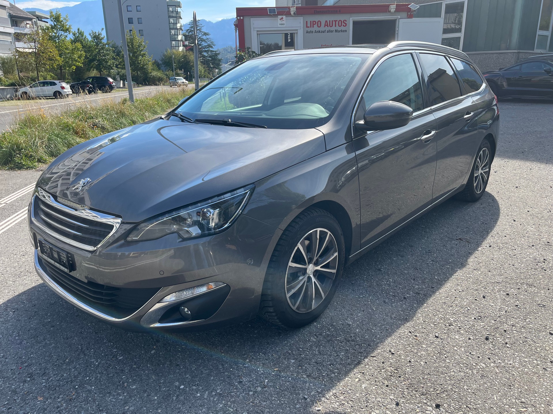 PEUGEOT 308 SW 1.2 THP Style Automatic-image-1