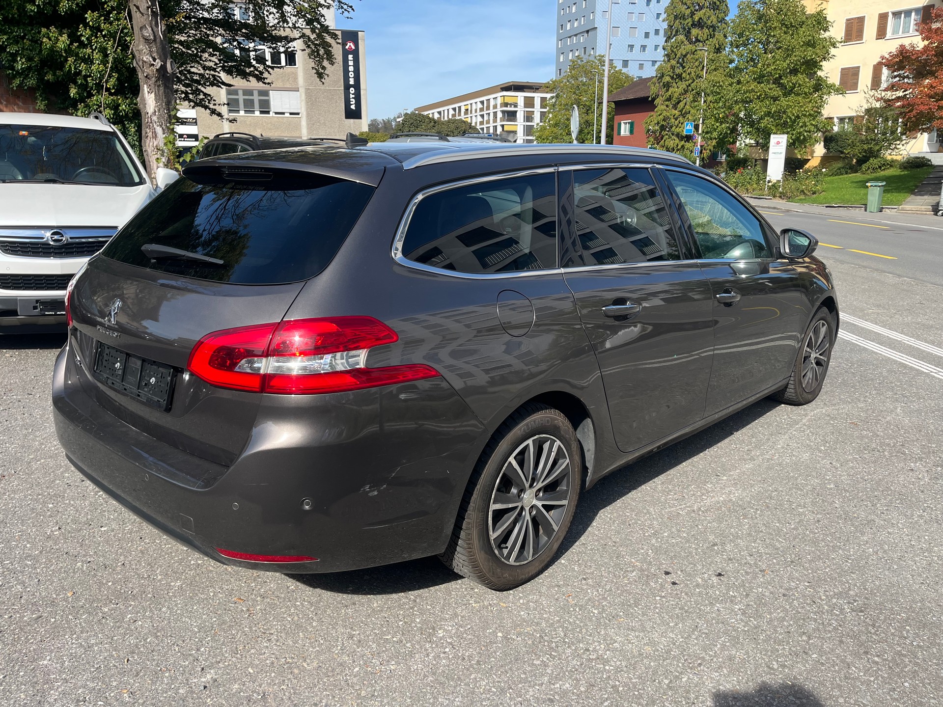 PEUGEOT 308 SW 1.2 THP Style Automatic-image-4