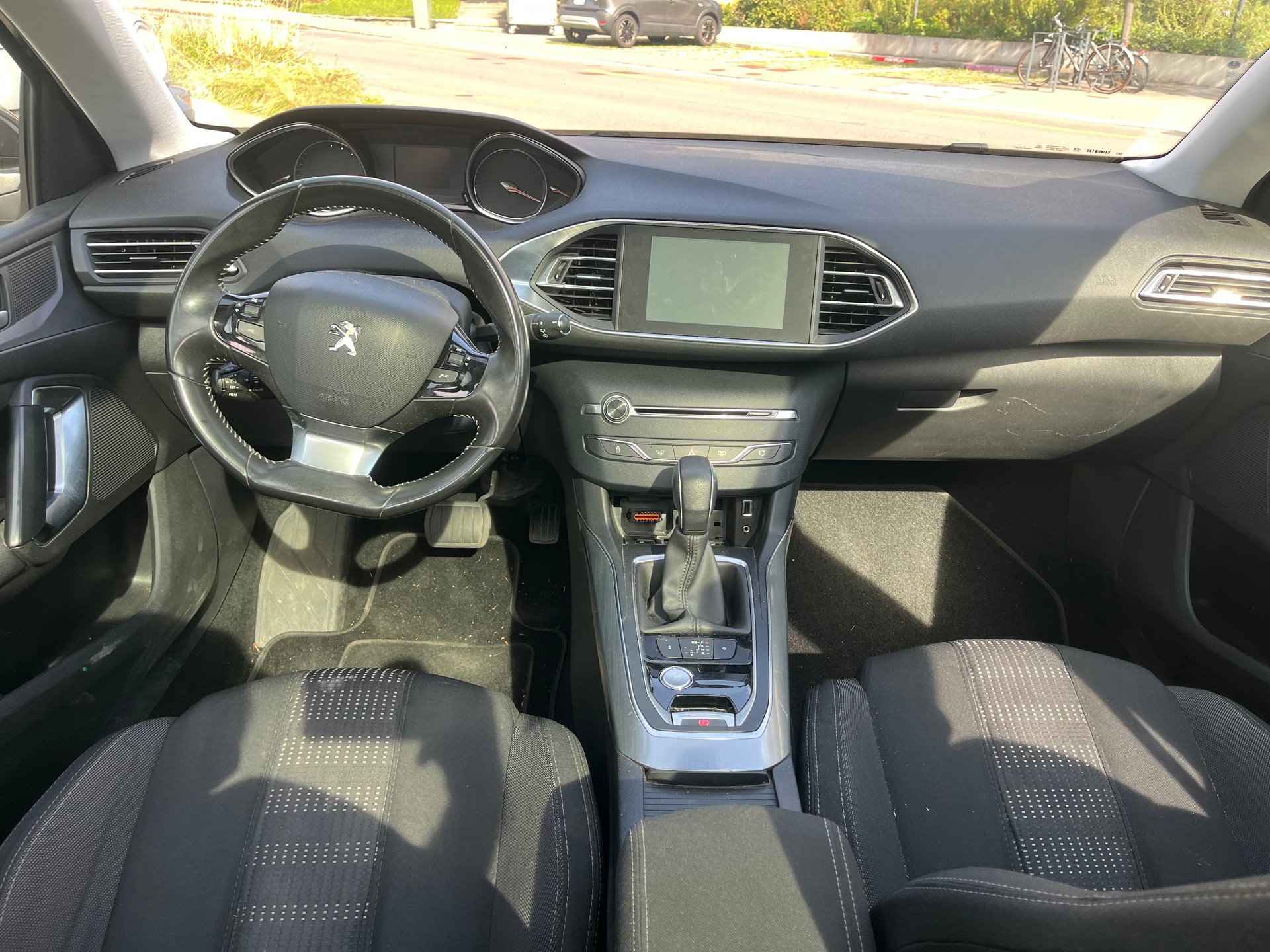 PEUGEOT 308 SW 1.2 THP Style Automatic-image-7