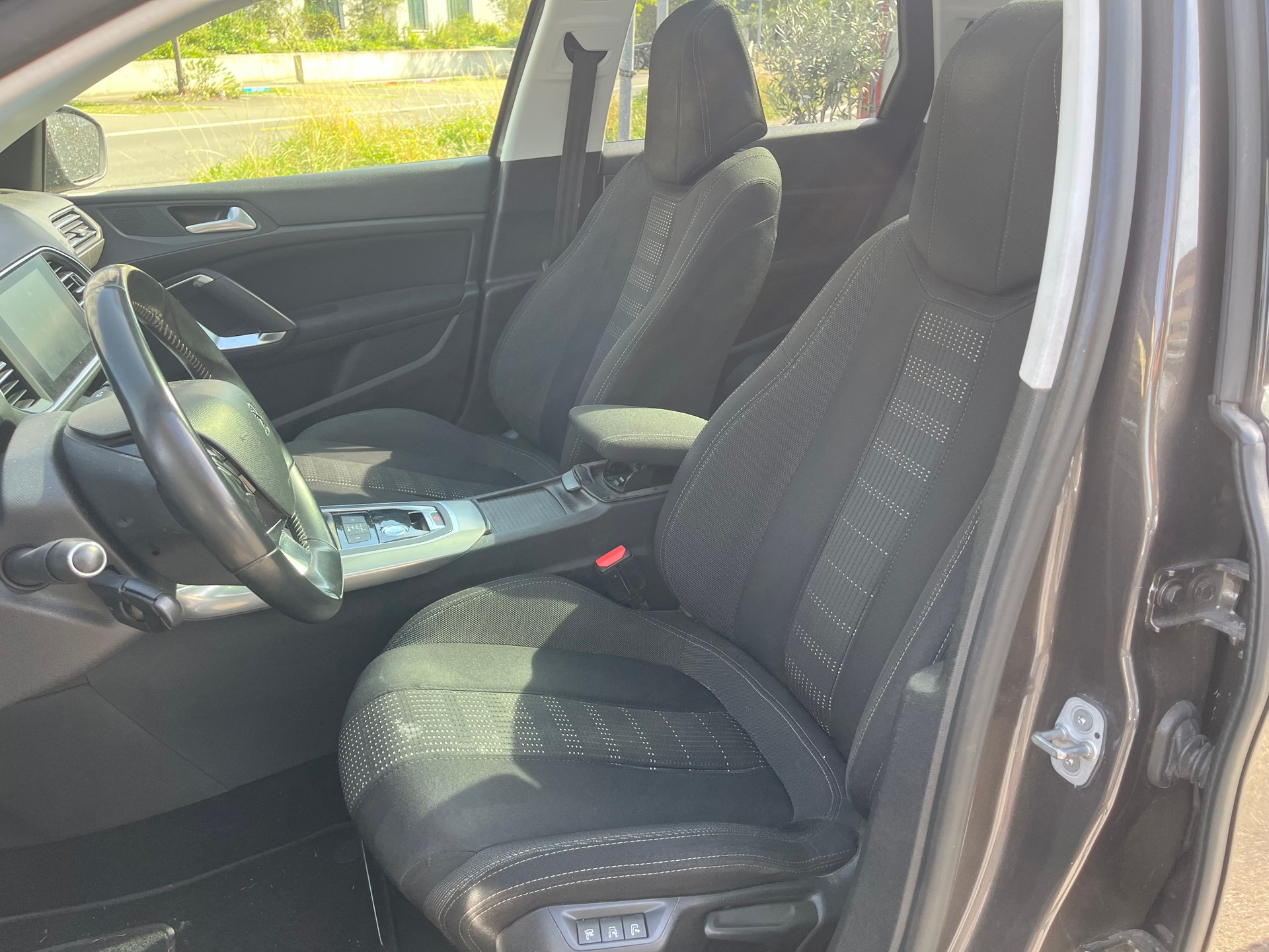 PEUGEOT 308 SW 1.2 THP Style Automatic-image-9