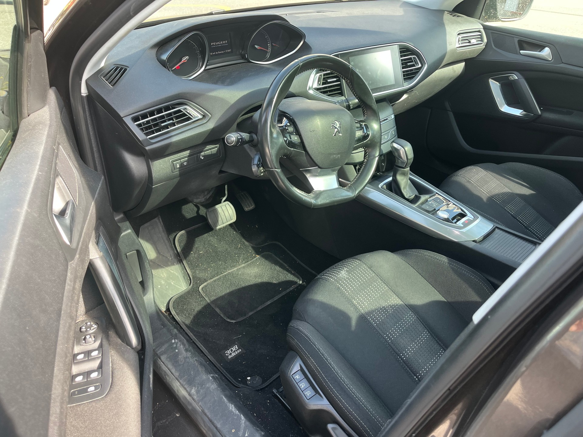 PEUGEOT 308 SW 1.2 THP Style Automatic-image-8