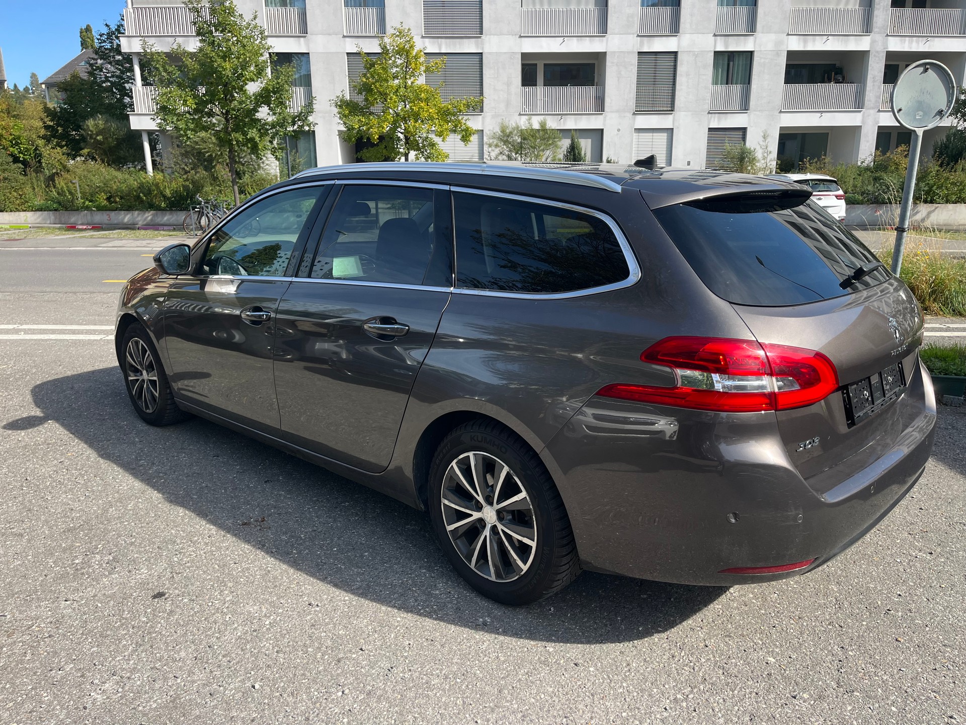 PEUGEOT 308 SW 1.2 THP Style Automatic-image-2