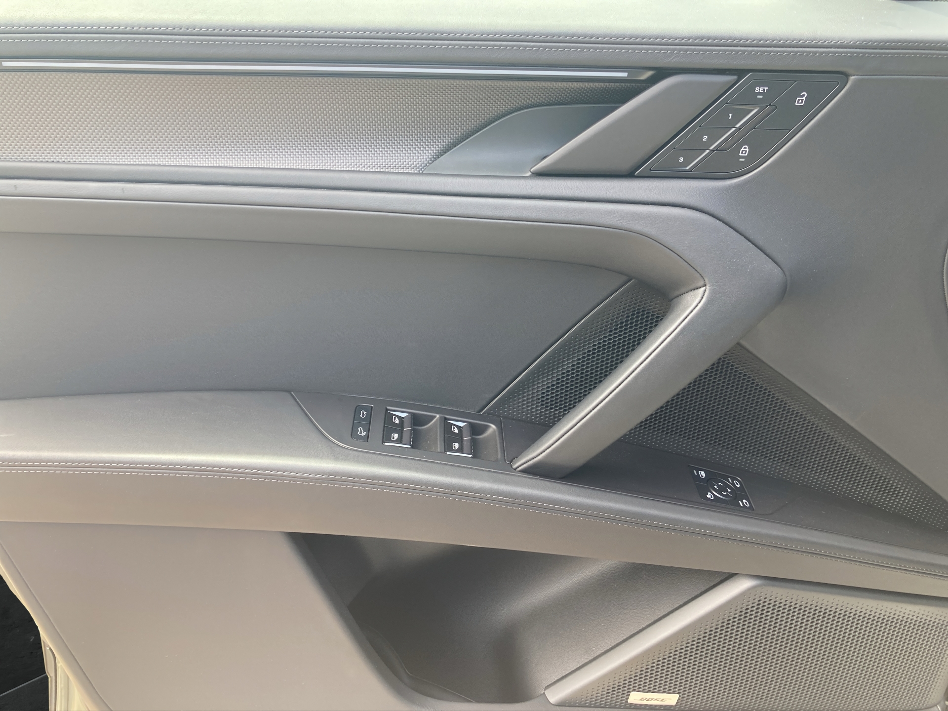 PORSCHE Cayenne Electric Basis-image-14