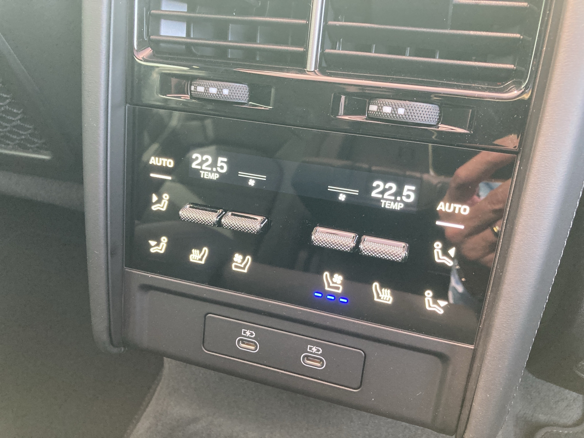 PORSCHE Cayenne Electric Basis-image-23