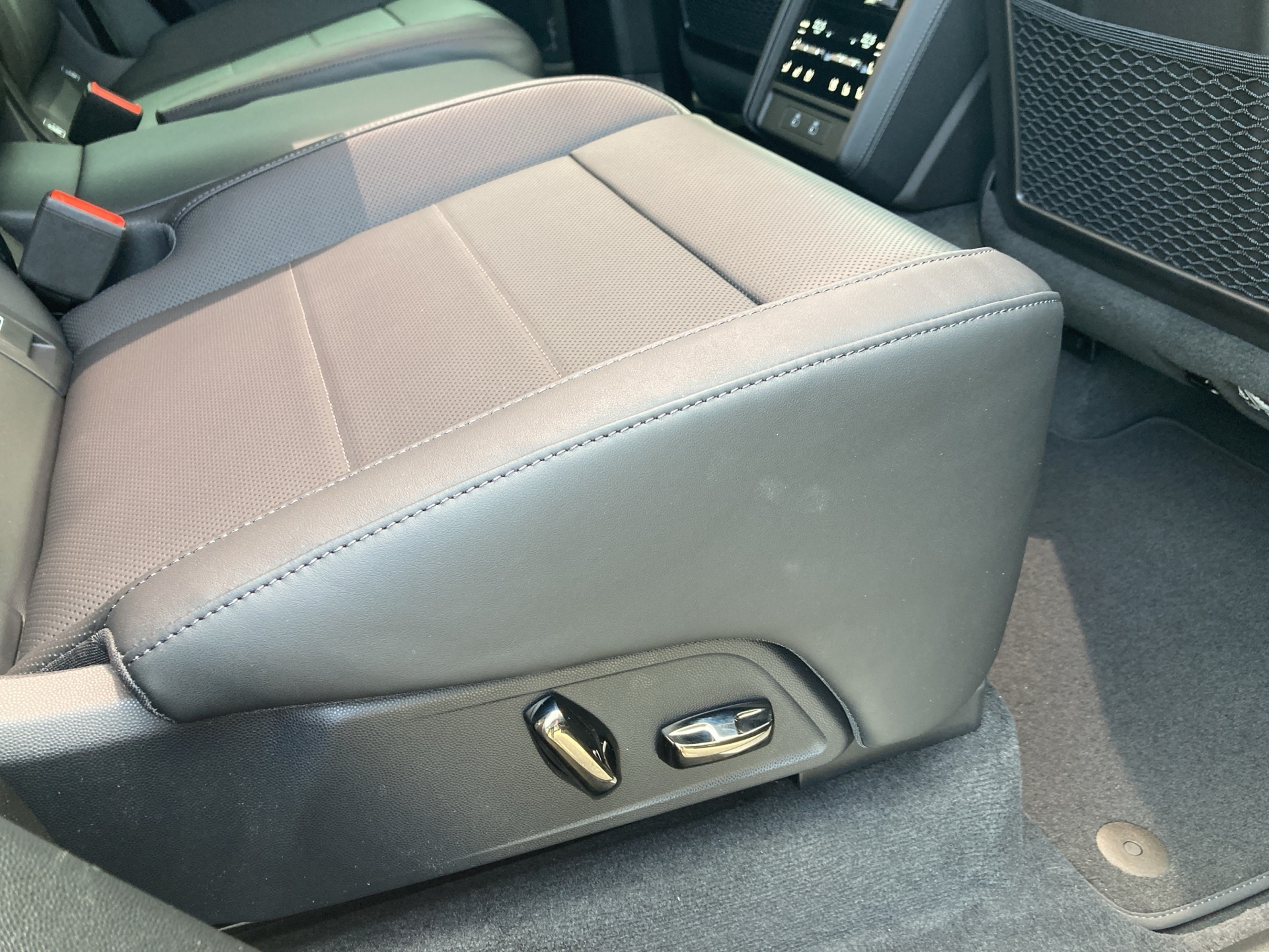 PORSCHE Cayenne Electric Basis-image-22