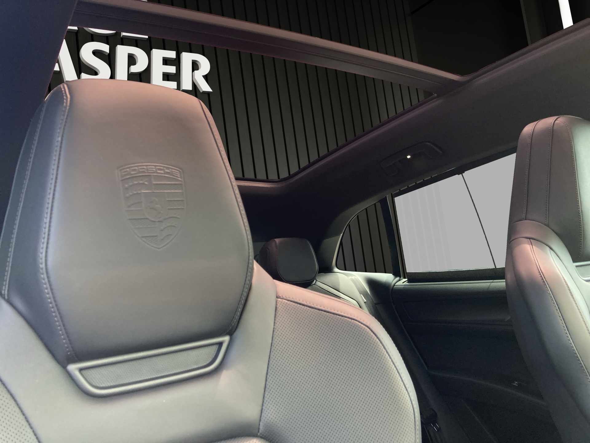 PORSCHE Cayenne Electric Basis-image-16