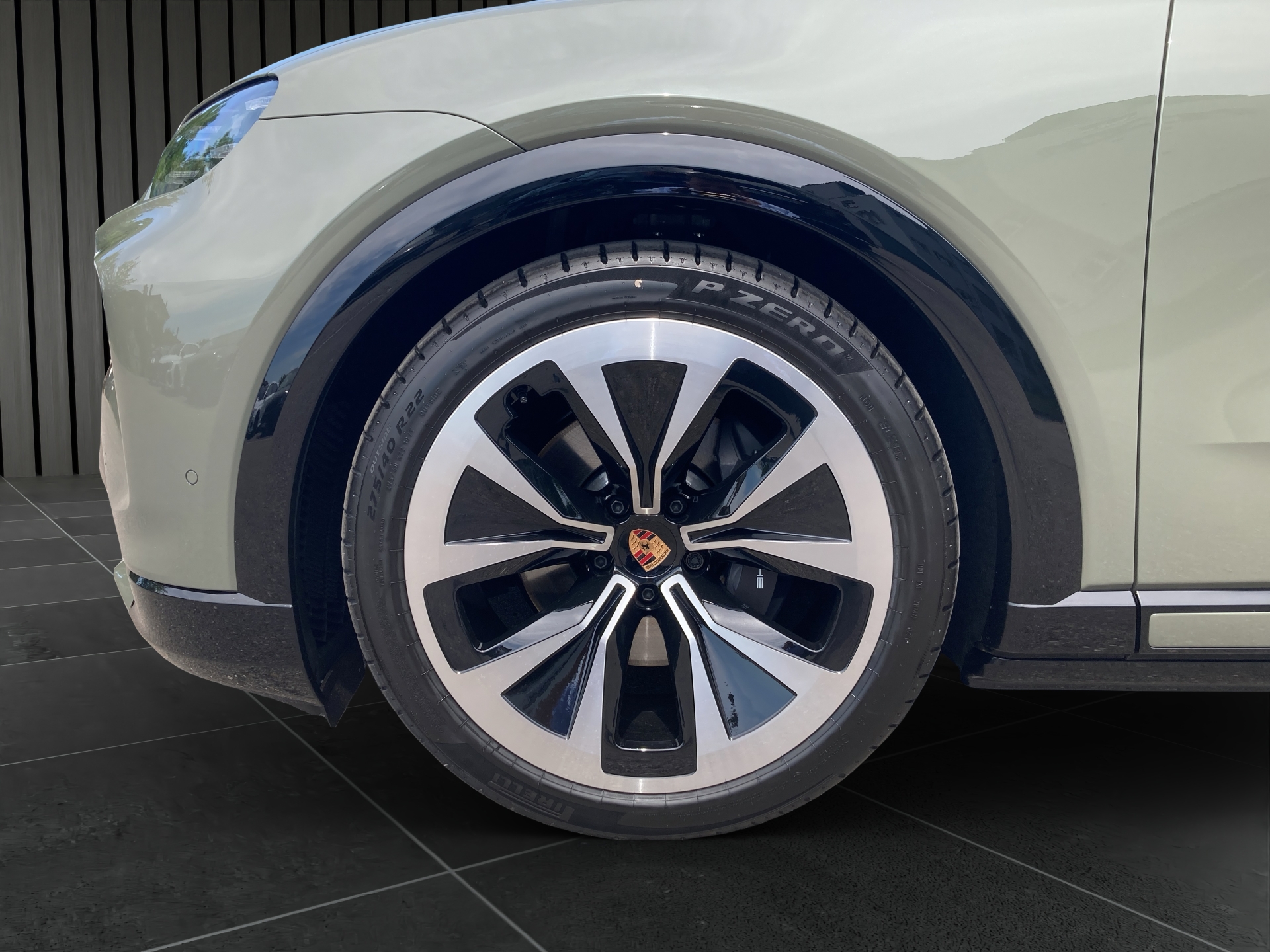 PORSCHE Cayenne Electric Basis-image-8