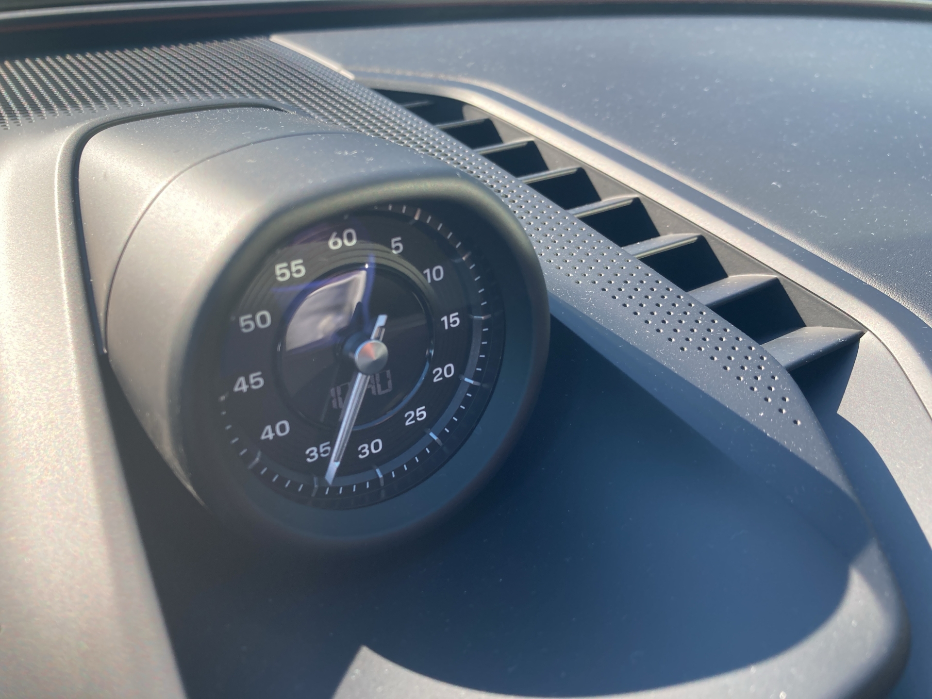 PORSCHE Cayenne Electric Basis-image-25