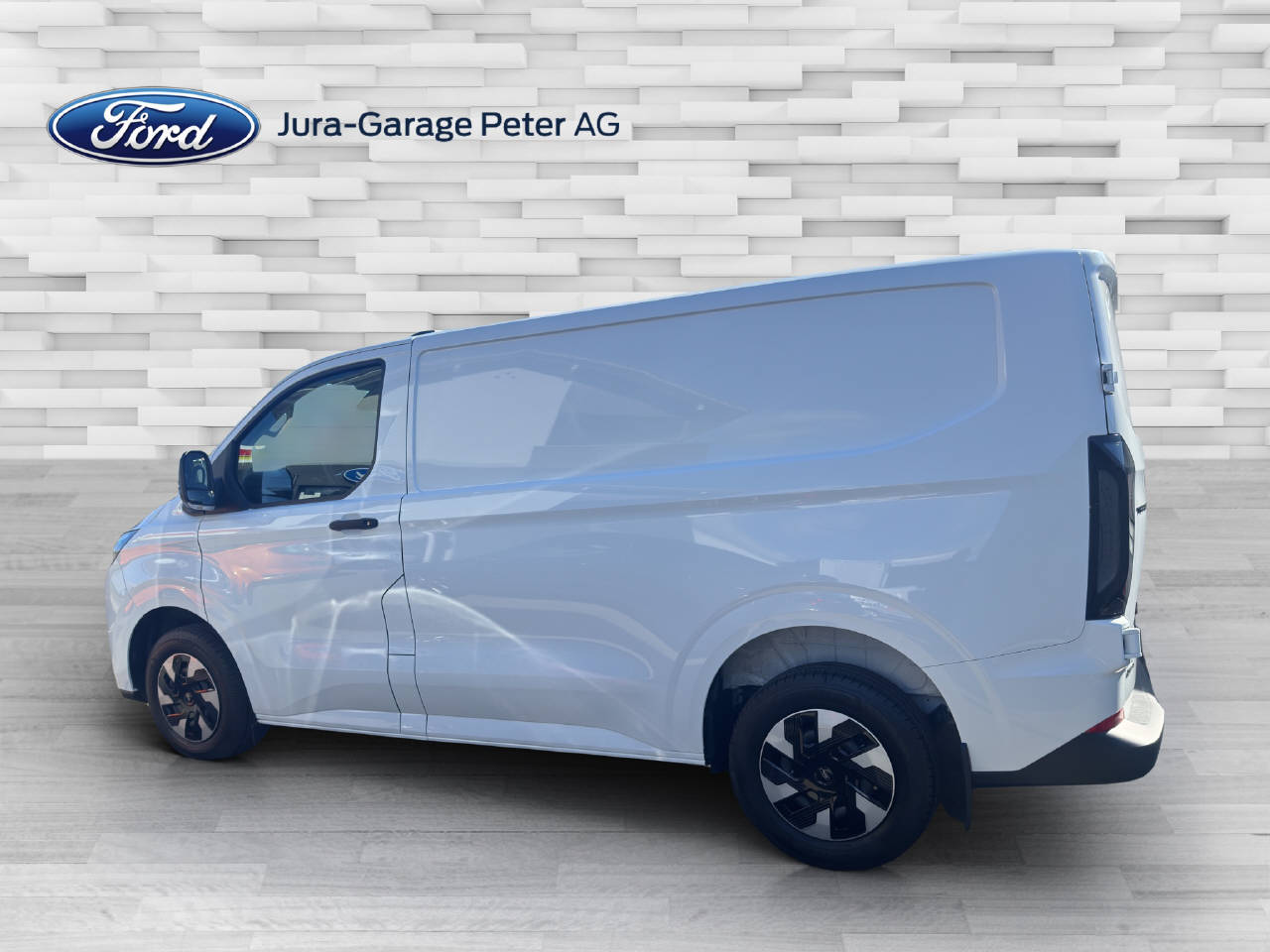 FORD Transit Custom Van 320 L1 2.5 Duratec 233 Trend PHEV-image-4