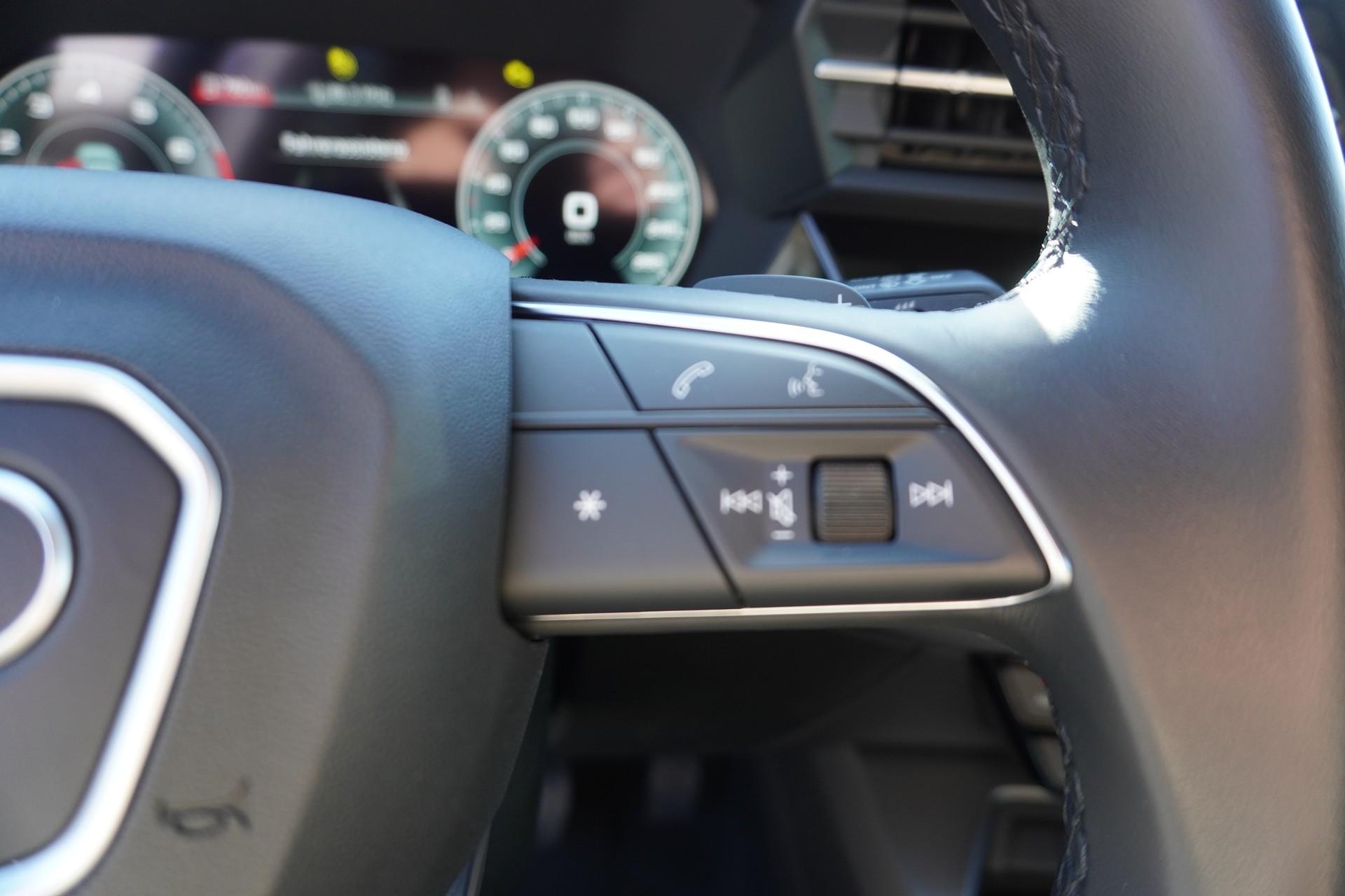 AUDI A3 Sportback 40 TFSI S line quattro S-tronic-image-19