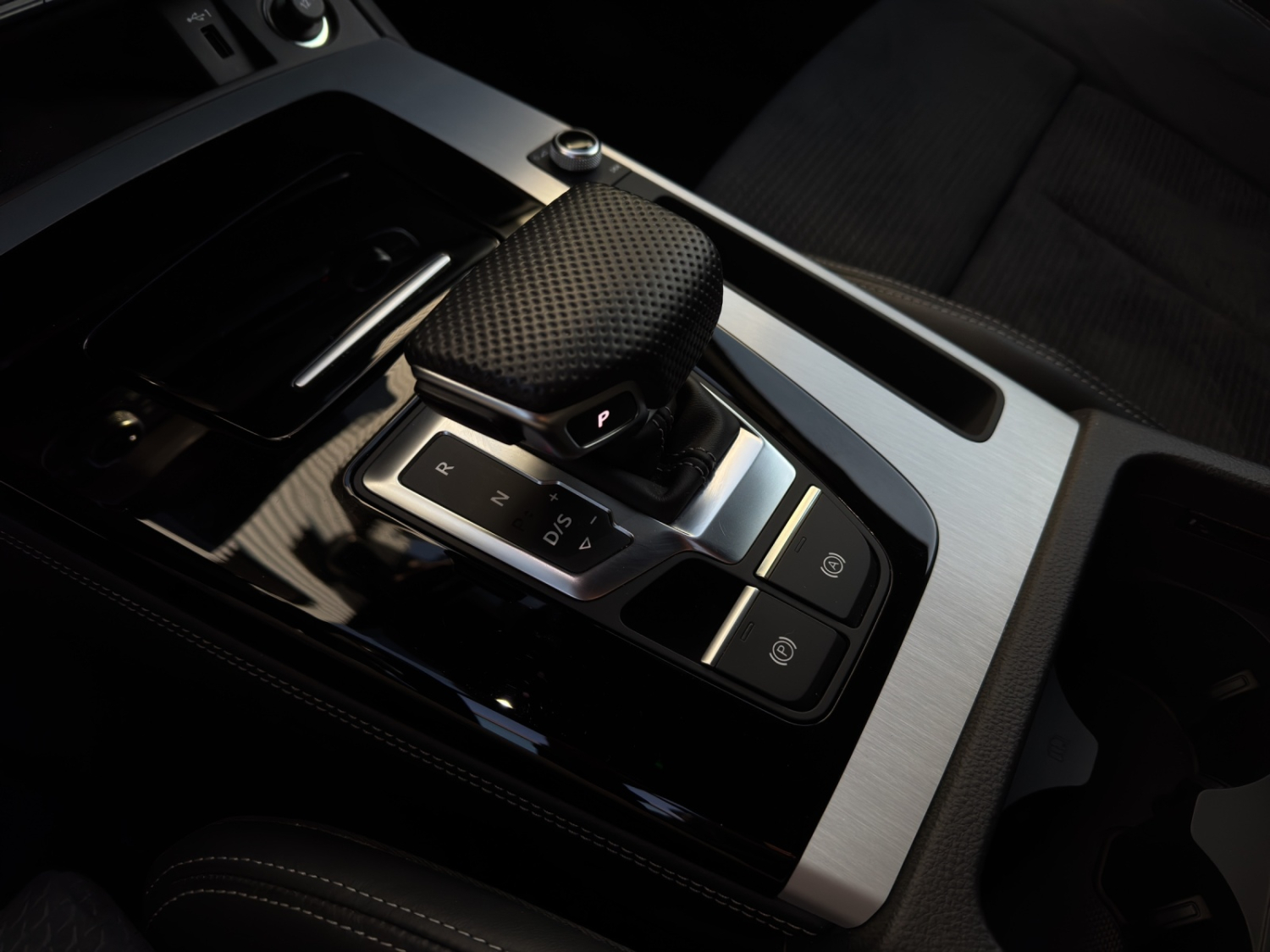 AUDI Q5 2.0 40 TDI S Line quattro S-Tronic-image-18