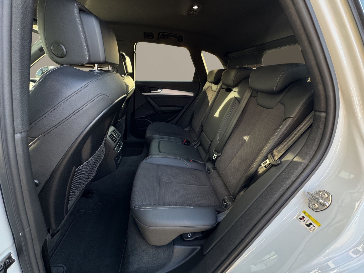 AUDI Q5 2.0 40 TDI S Line quattro S-Tronic-image-19