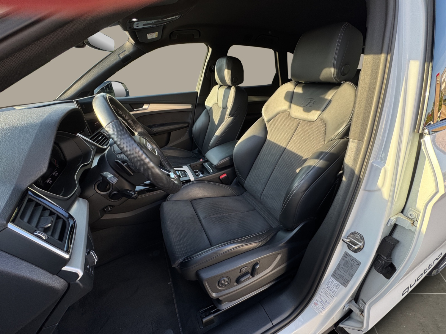 AUDI Q5 2.0 40 TDI S Line quattro S-Tronic-image-8