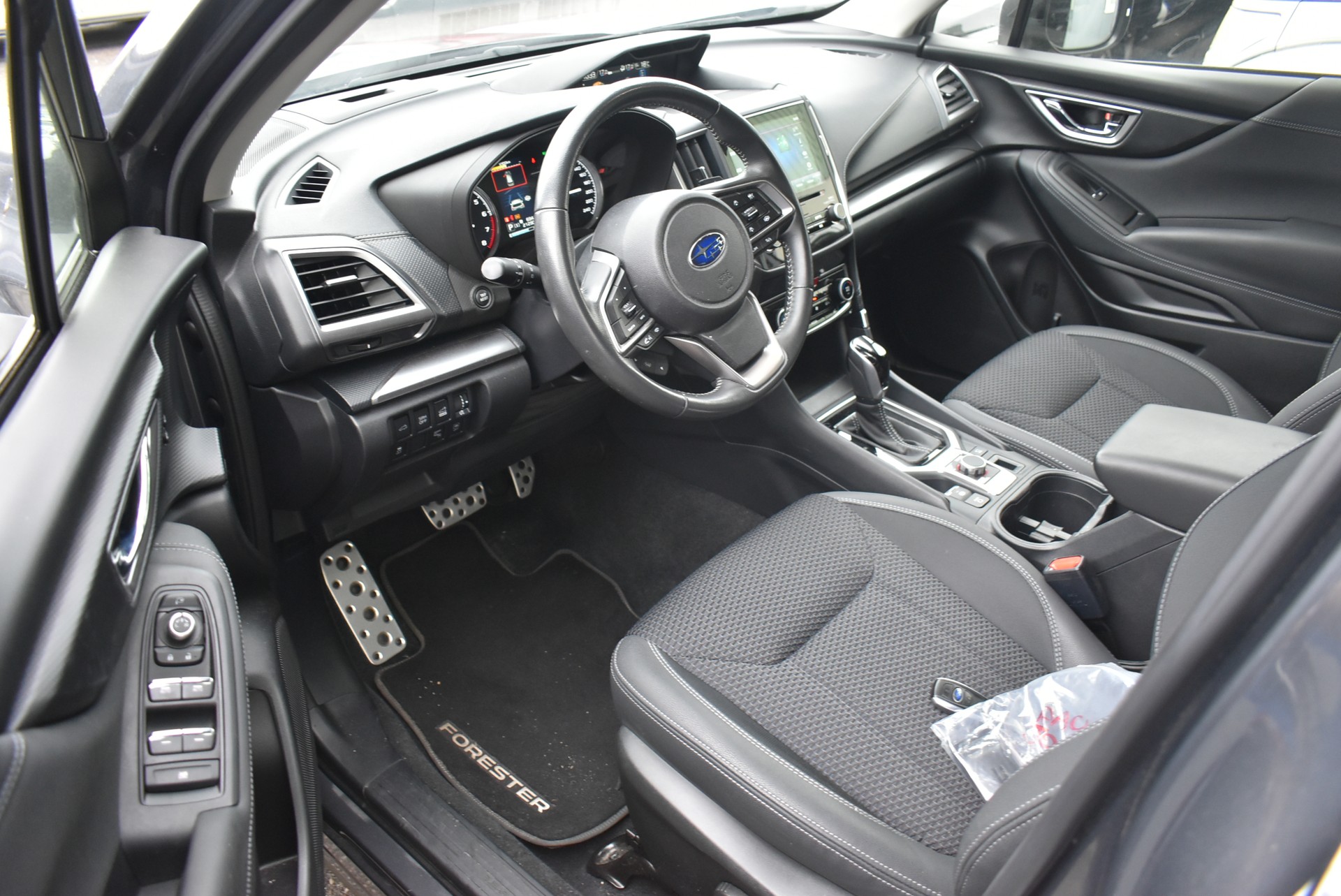 SUBARU Forester 2.0i e-Boxer Swiss Plus Lineartronic-image-5